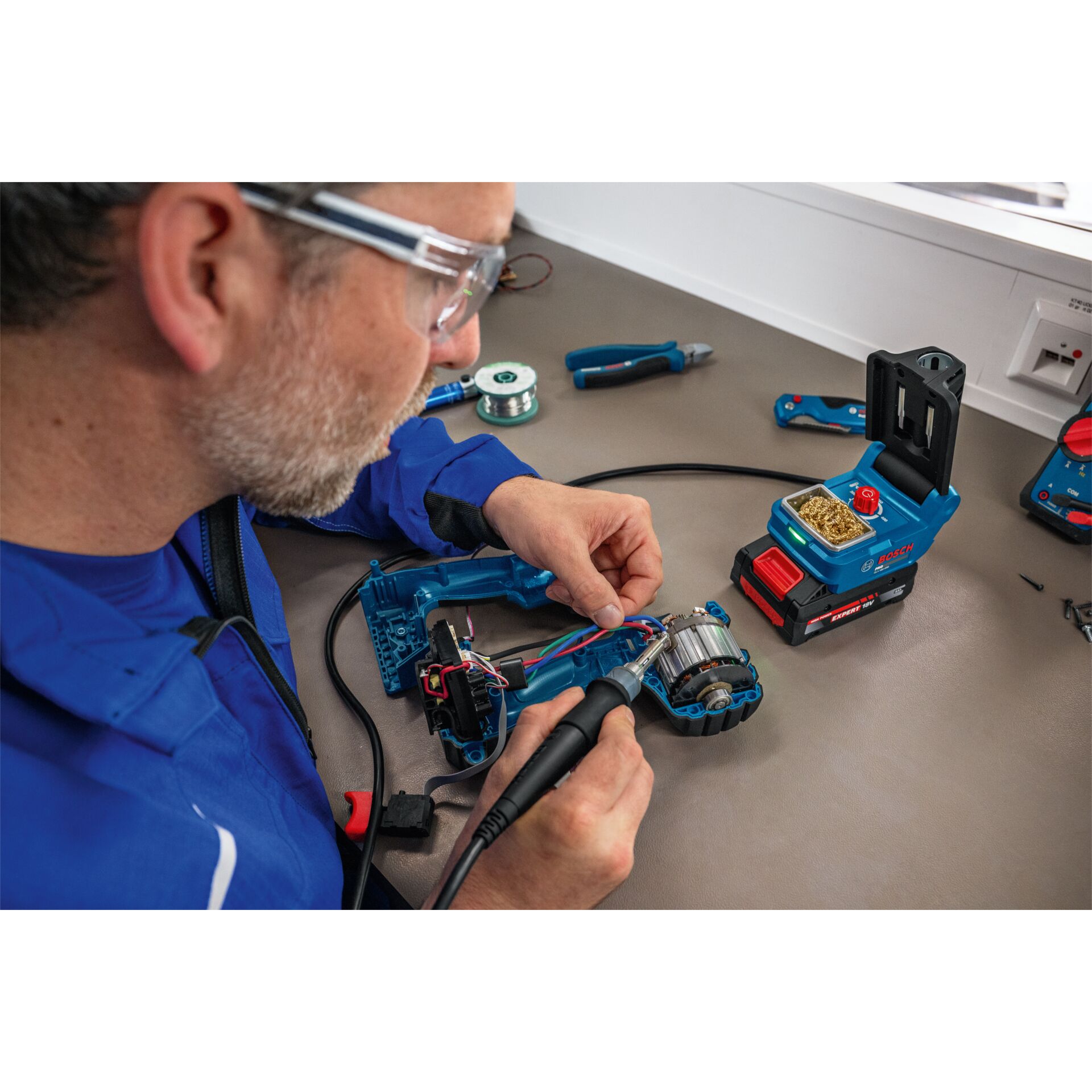 Elektrowerkzeug, Schrauber, Lötarbeiten, Schlagschrauber, Batterie-Bohrschrauber