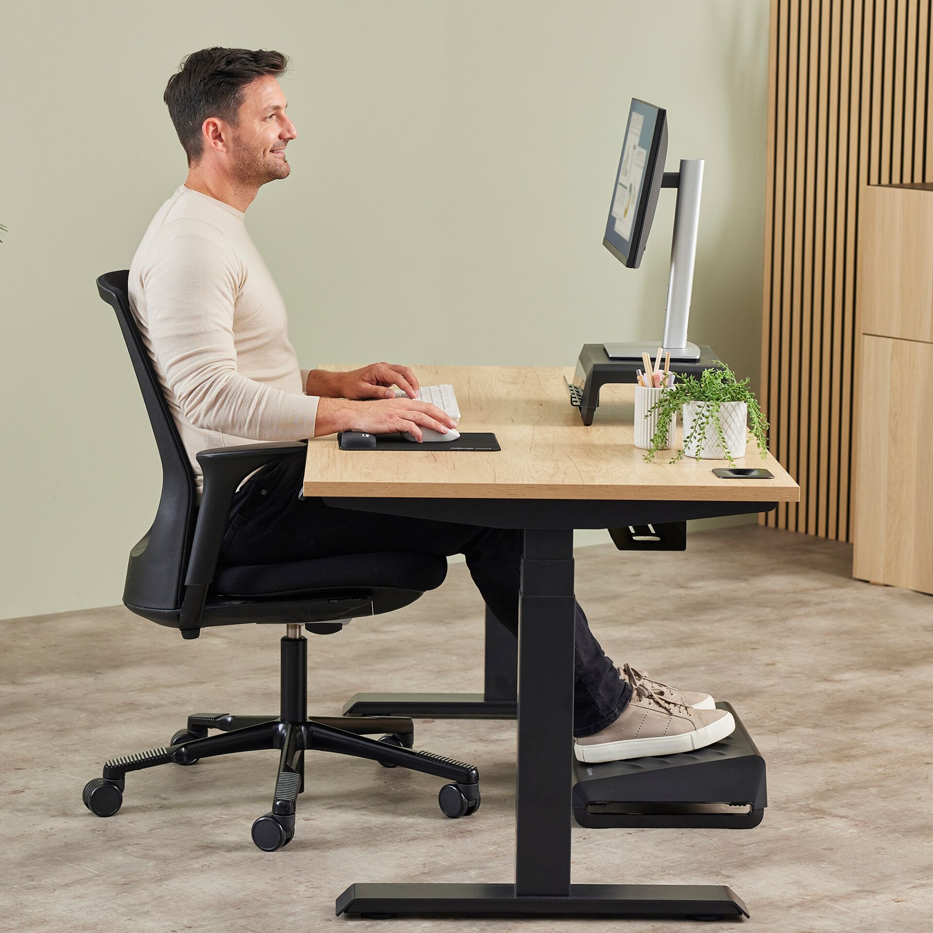 Moebel, Tabelle, Schreibtisch, Stuhl, Person