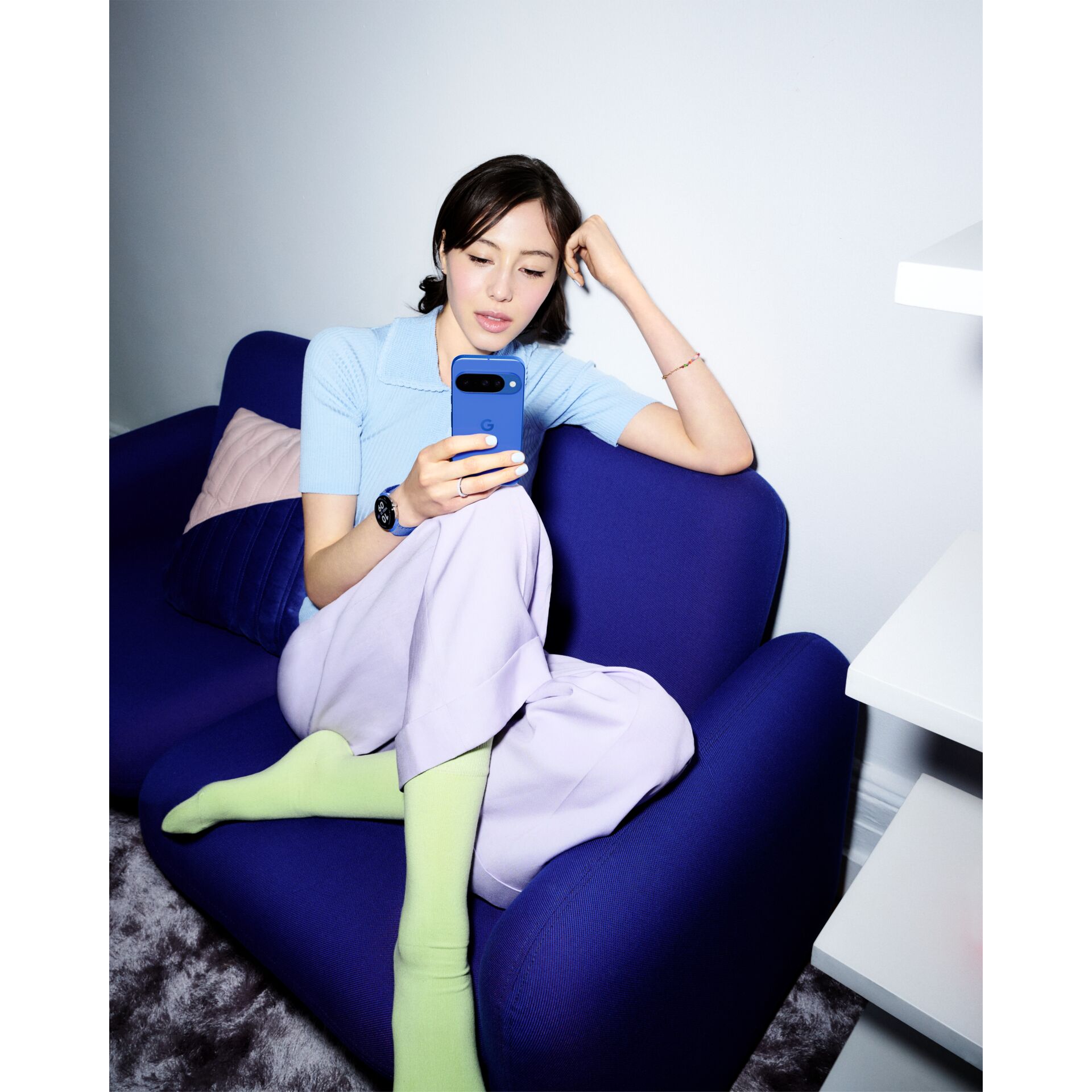 Person, Sitzen, Couch, Mobiliar, Person, Sitzen, Couch, Mobiliar, Person, Sitzen, Couch, Mobiliar, Person, Sitzen, Couch, Mobiliar, Person, Sitzen, Couch, Mobiliar, Person, Sitzen, Couch, Mobiliar, Person, Sitzen, Couch, Mobiliar