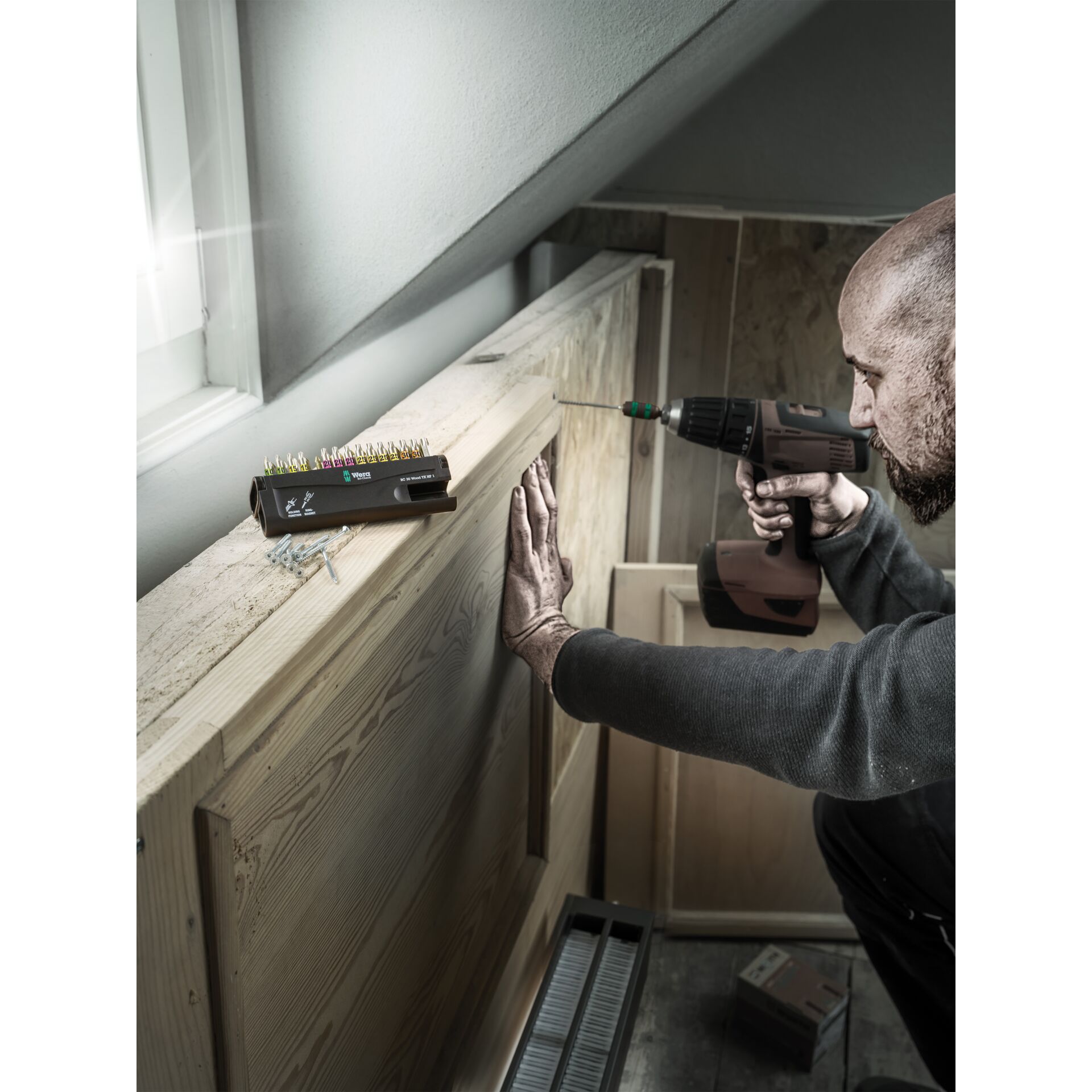 Drinnen, Innenarchitektur, Elektrische Bohrmaschine, Werkzeug, Handschuh