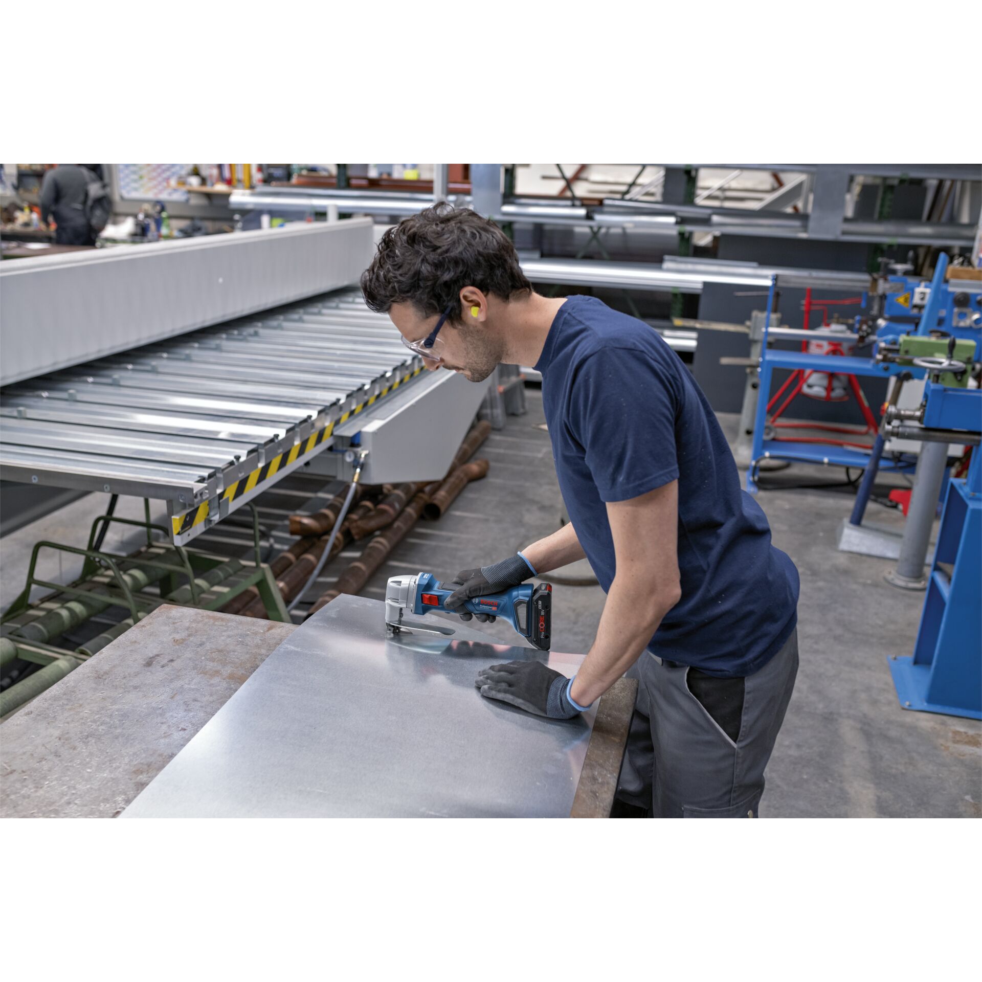 Gebäude, Fabrik, Handschuh, Elektrische Bohrmaschine, Herstellung