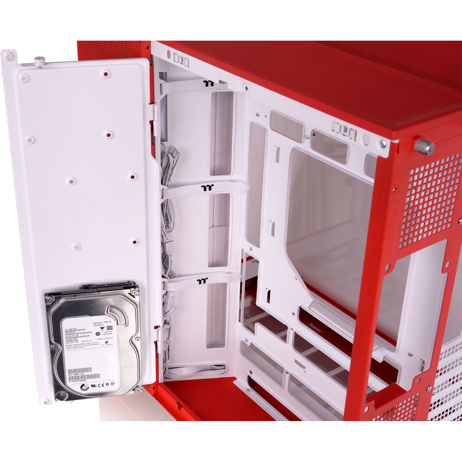 2,5'' Festplatte, internes Laufwerk, Servergehäuse, roter Computergehäuse, Kabelmanagement