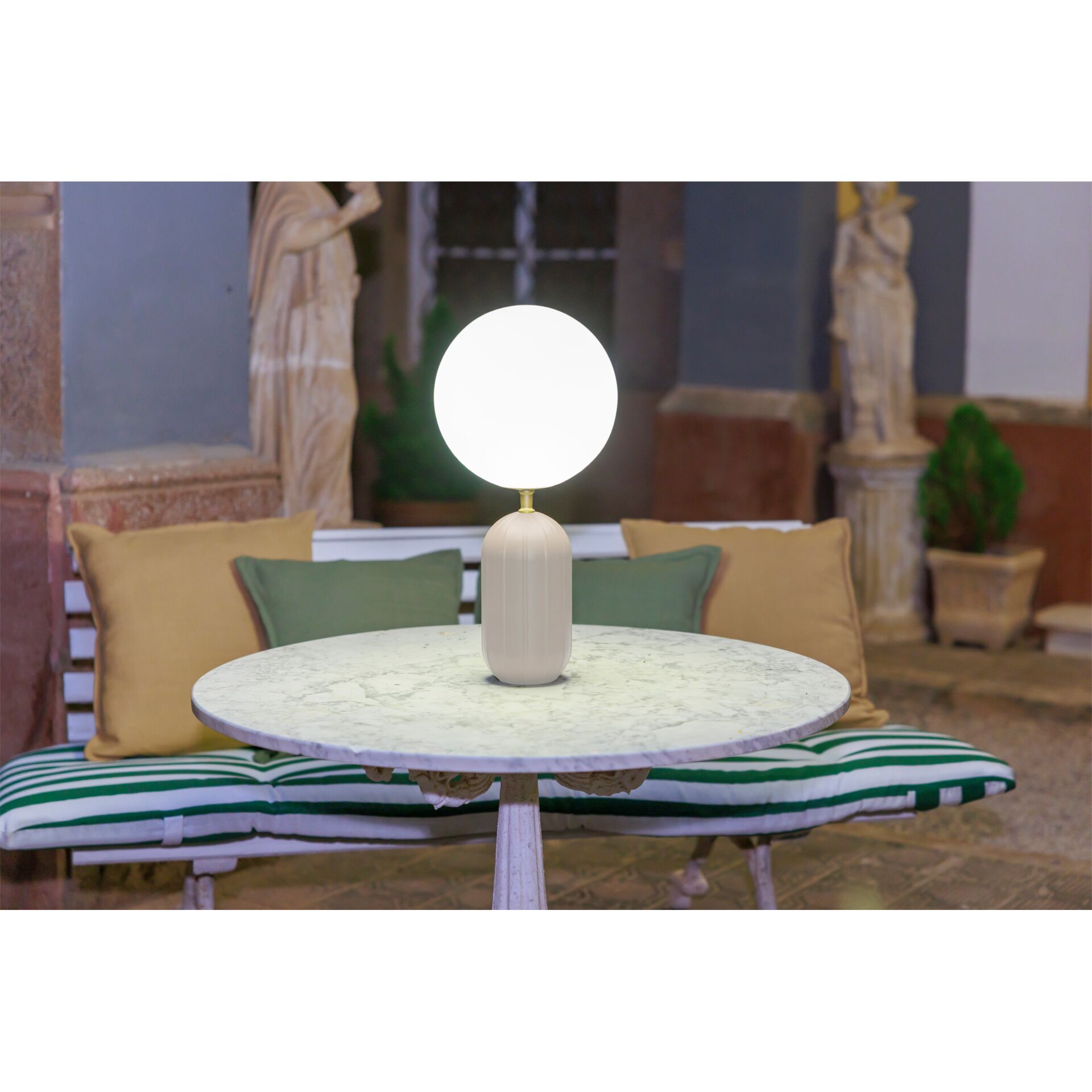 Tischlampe, globale Leuchte, Tischoberfläche, Marmortisch, Gartenmöbel