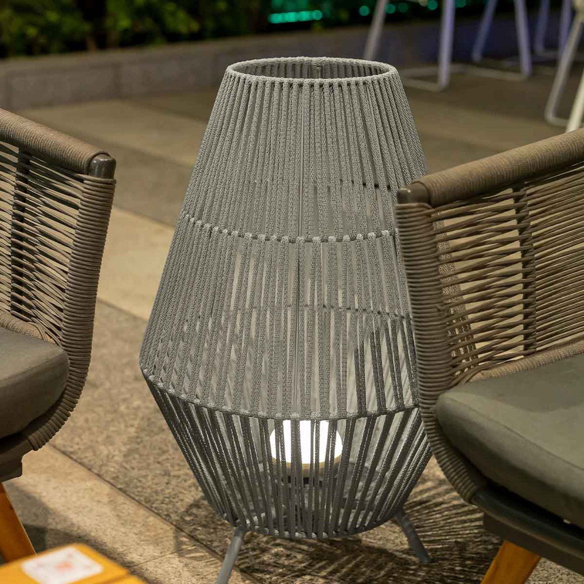 Lampe, Mobiliar, Stuhl