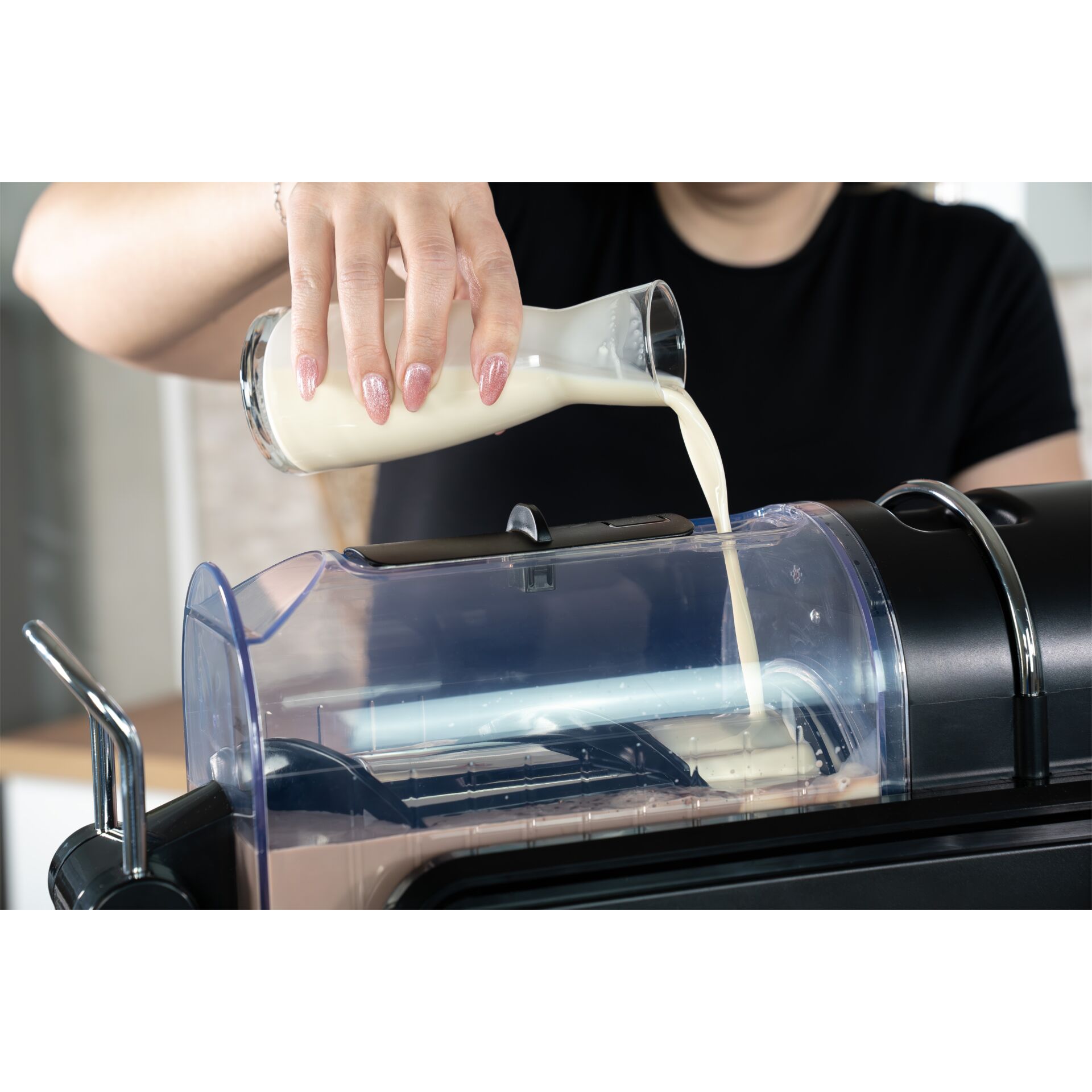 Milk, Milch, Milchflasche, Ausgießen, Zubehör