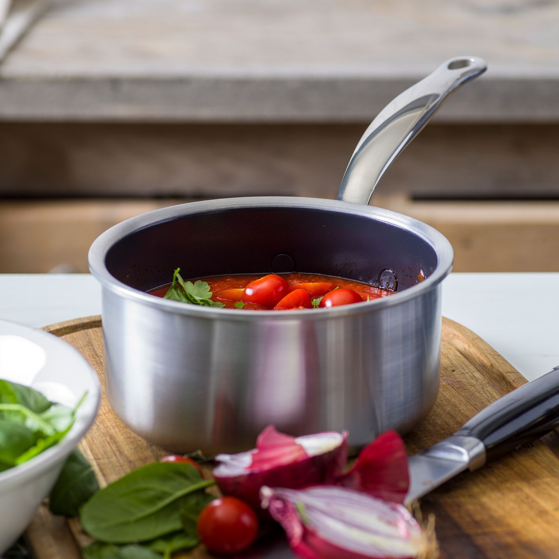 Topf aus Edelstahl, Tomatensoße, Rostfreier Stahl, Kochtopf, rote Tomaten