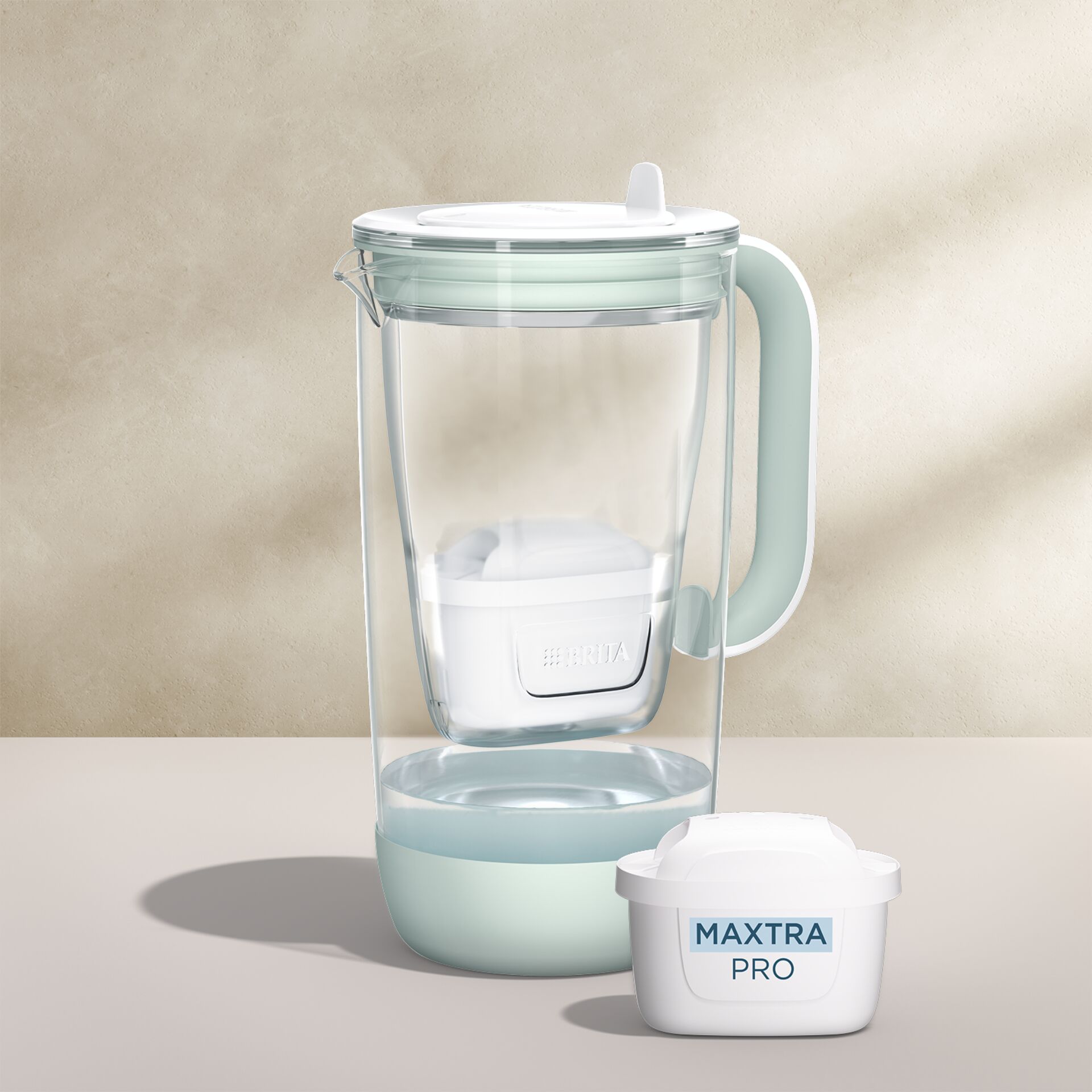 Wasserfilterkanne, Kunststoffkanne, Transparenter Behälter, Mintgrüner Griff, Filterkartusche