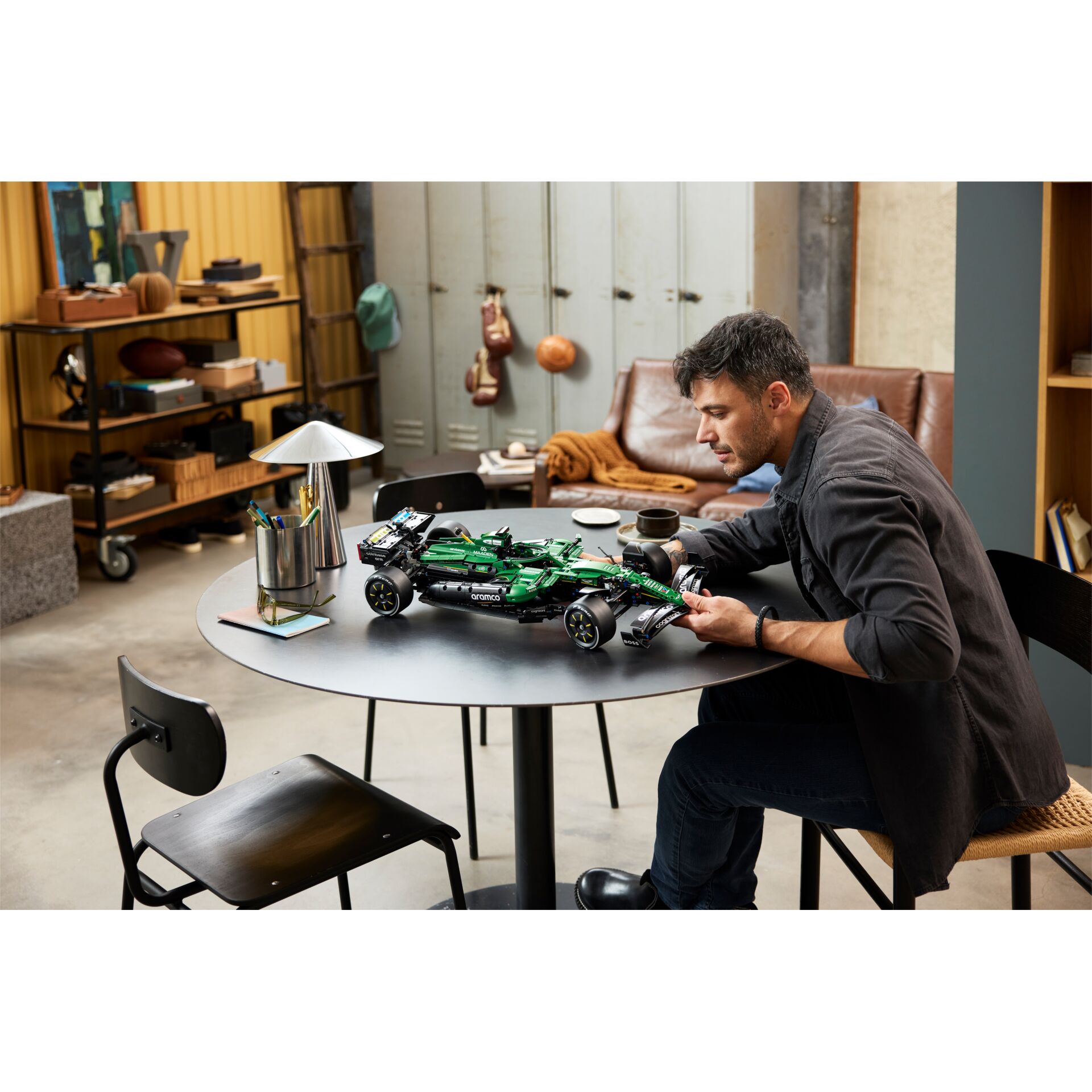 RC Auto, Modellauto, Werkbank-Tisch, grünes Auto, Handarbeit
