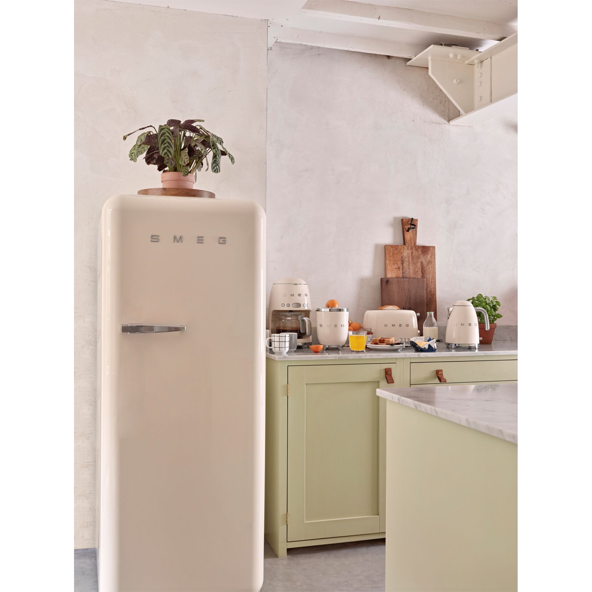 Gerät, Elektrisches Gerät, Kühlschrank, Drinnen, Innenarchitektur, Gerät, Elektrisches Gerät, Kühlschrank, Drinnen, Innenarchitektur, Gerät, Elektrisches Gerät, Kühlschrank, Drinnen, Innenarchitektur