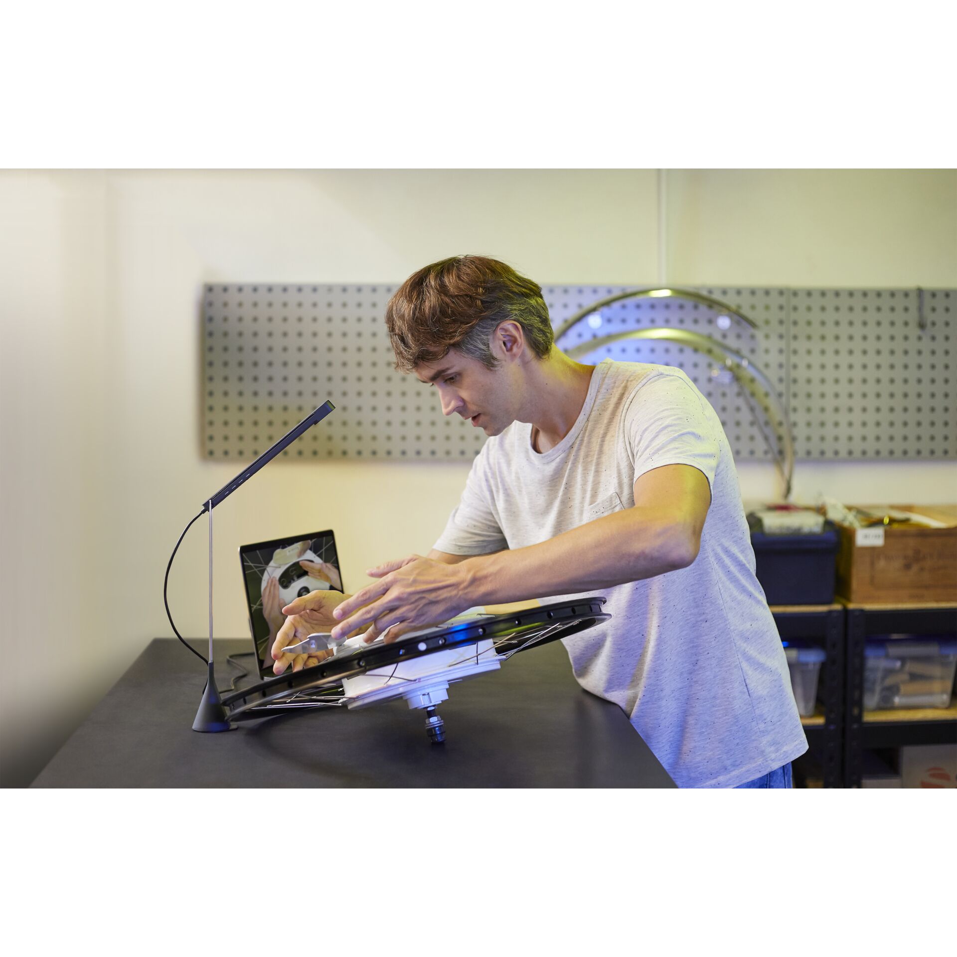 Tabelle, Schreibtisch, Laptop, Innenarchitektur, Person