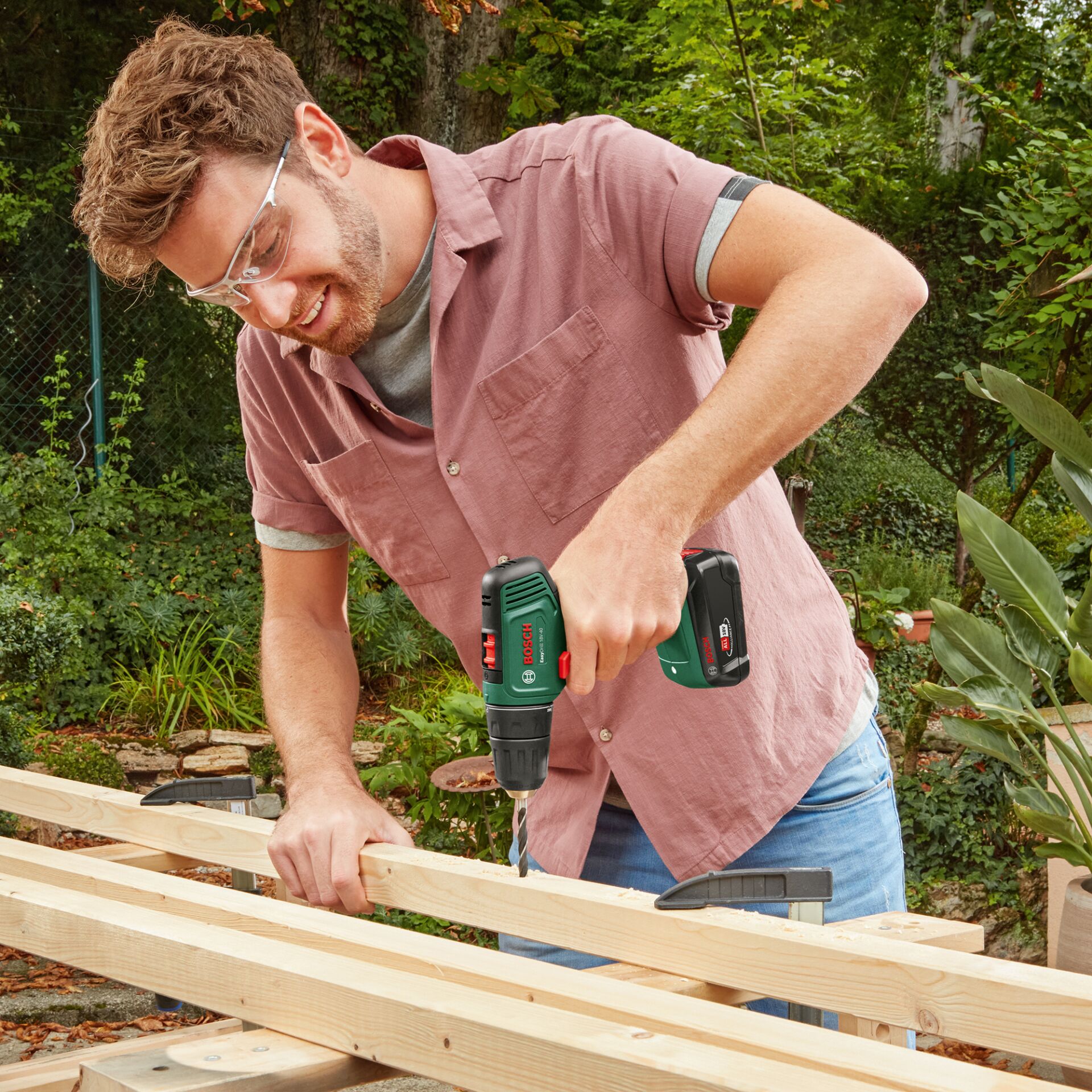 Gerät, Elektrische Bohrmaschine, Werkzeug, Person, Holzbearbeitung