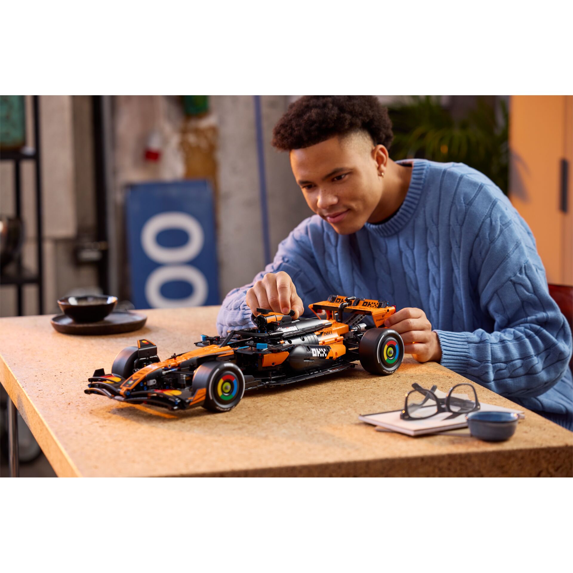 fernsehbatterie, modellbau, rennwagen, orange, figur?