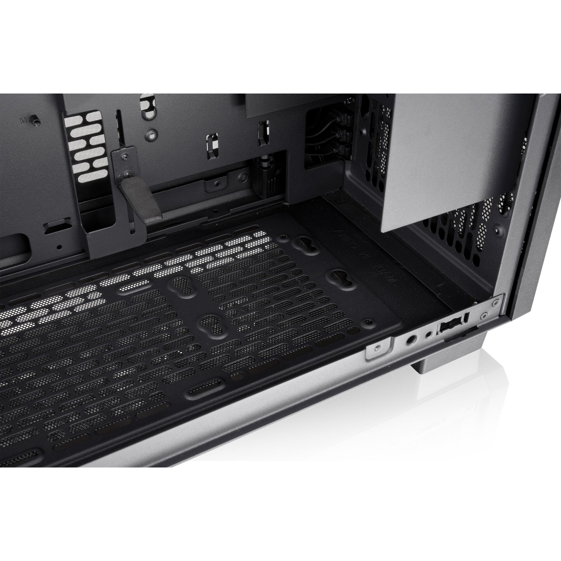 PC-Gehäuse, untere Ablage, Staubfilter, belüftete Unterseite, Motherboard-Tray