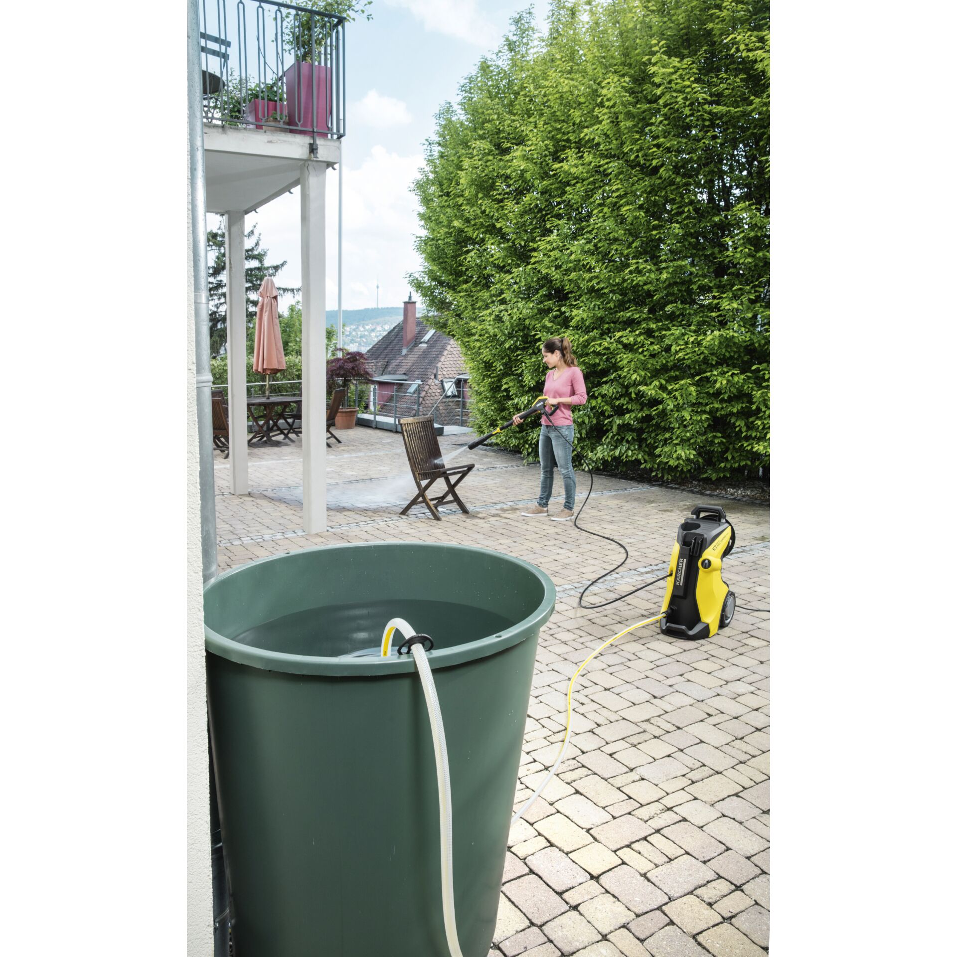 Person, Stuhl, Innenarchitektur, Schuh, Pflanze, Person, Stuhl, Innenarchitektur, Schuh, Pflanze