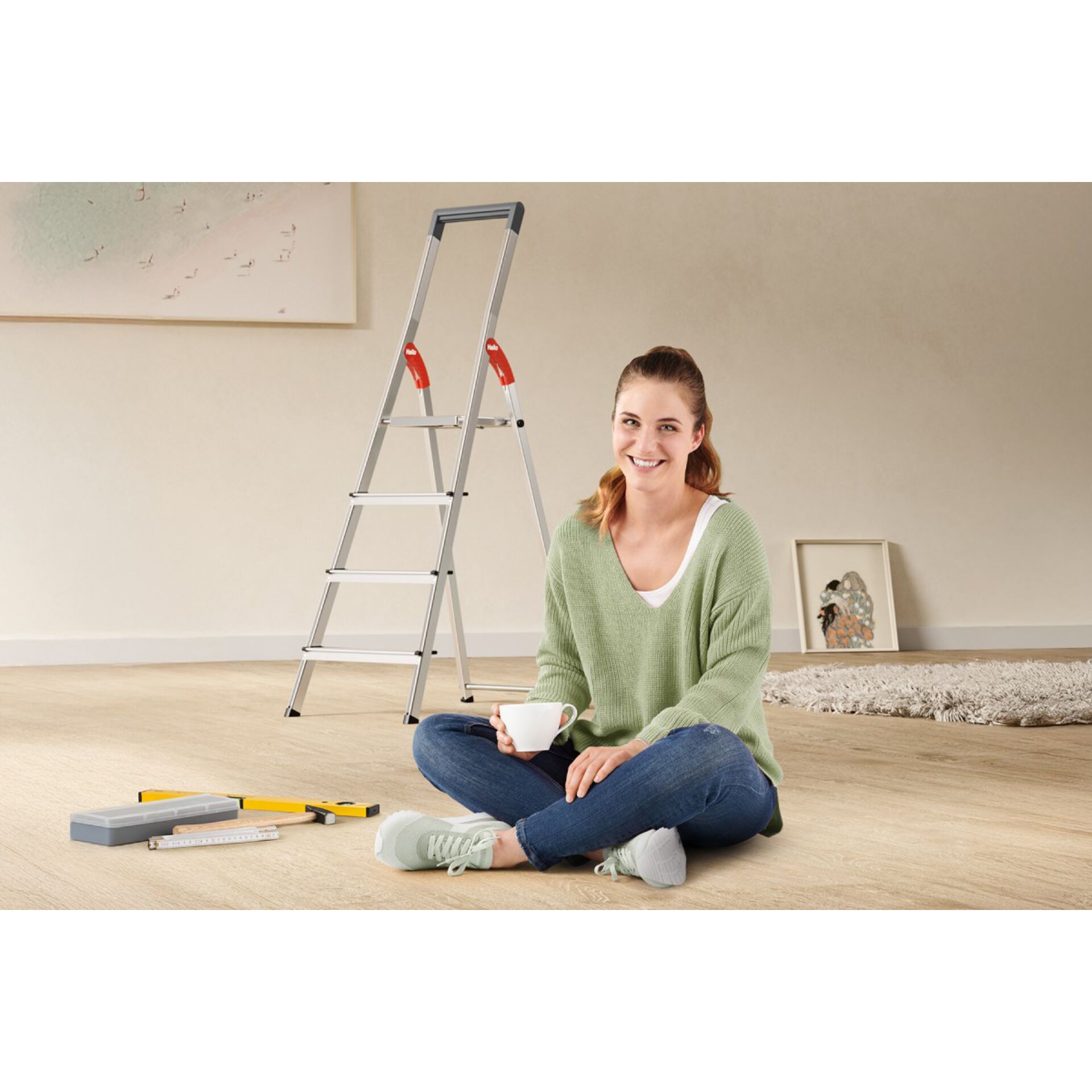 Leiter, Stufenleiter, Heimwerkzeug, Wohnzimmer, Frau sitzt