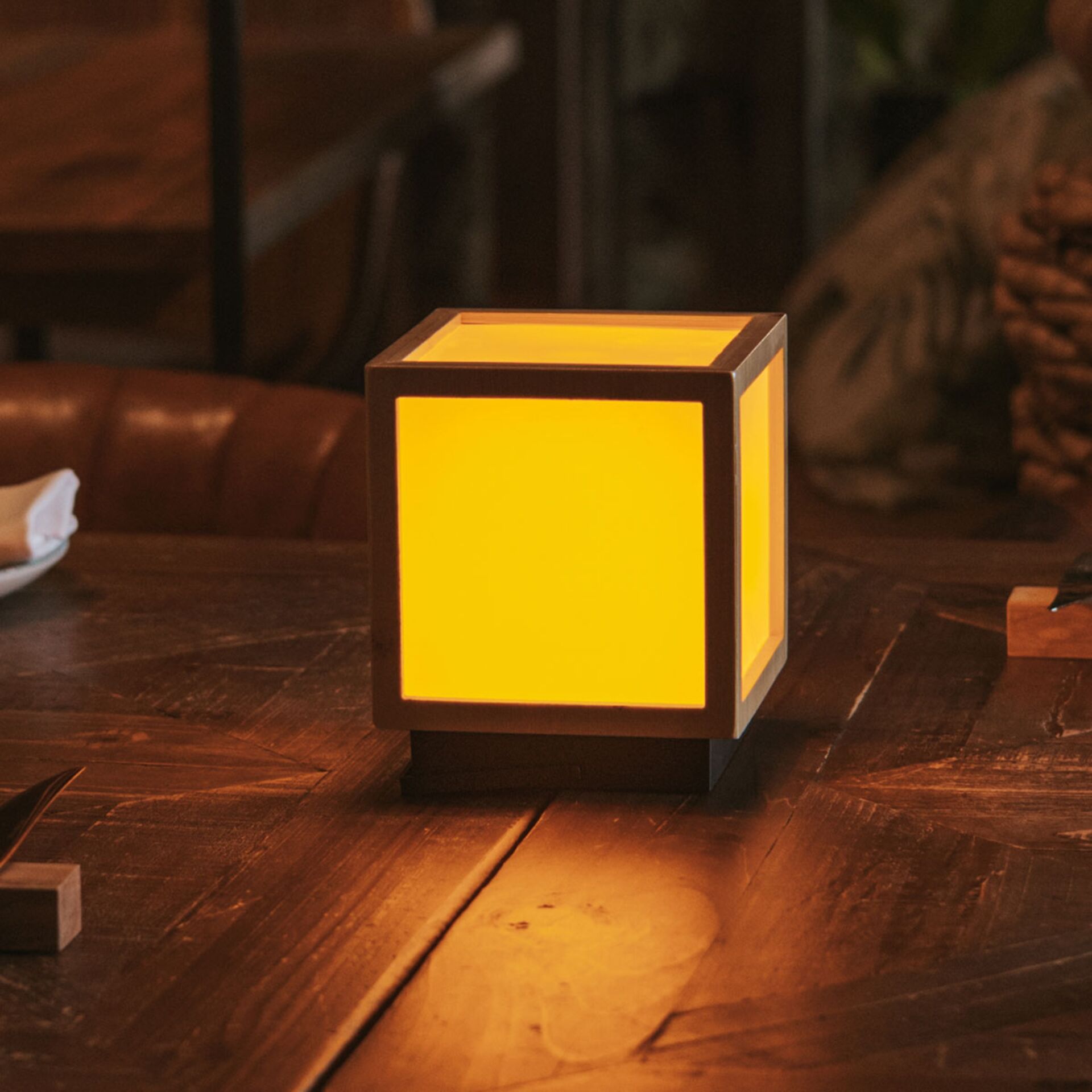 Hartholz, Holz, Lampe, Gebeiztes Holz, Innenarchitektur