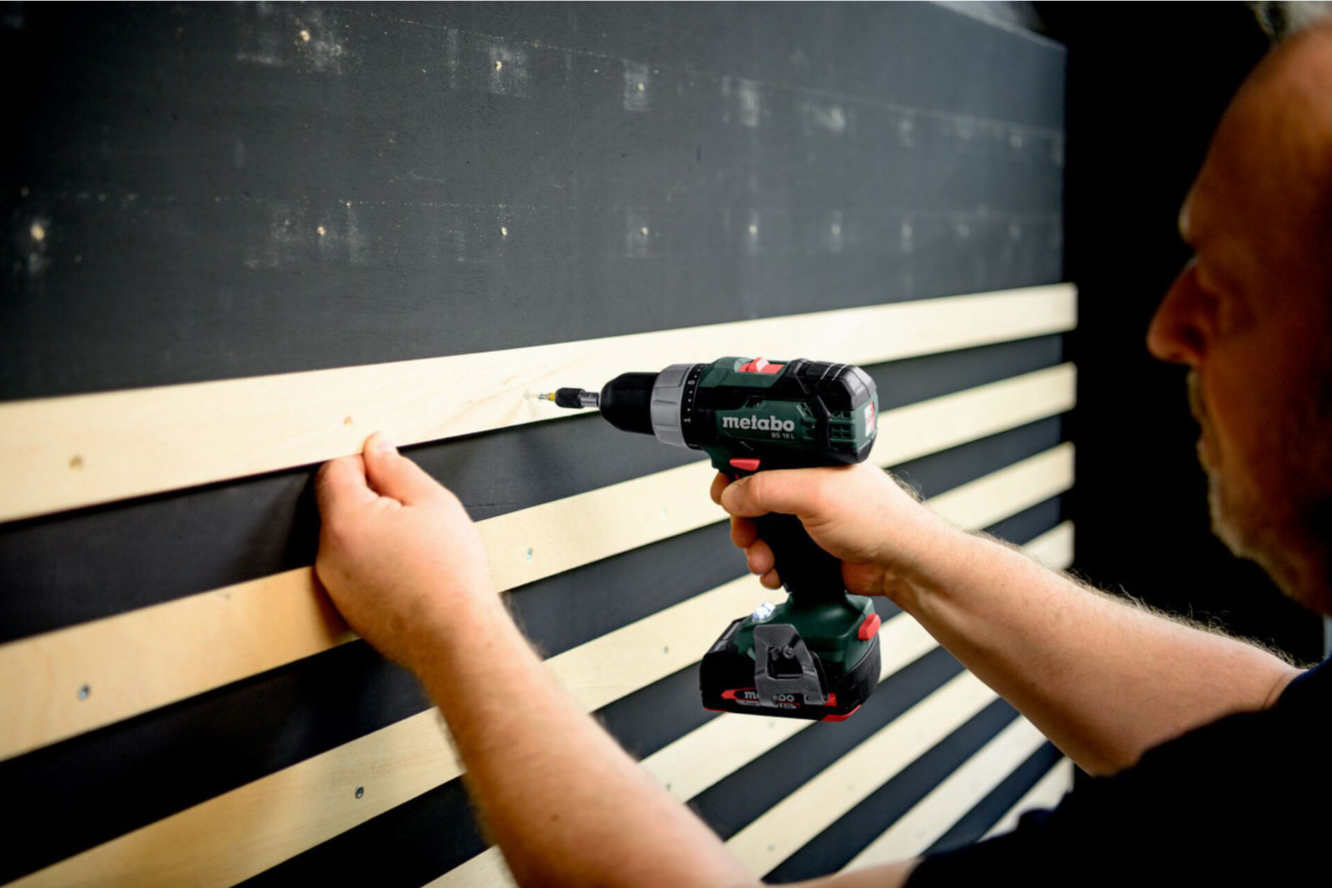 hand drill, percussion drill, Holzwerkstatt, Holzlatten, Werkzeug