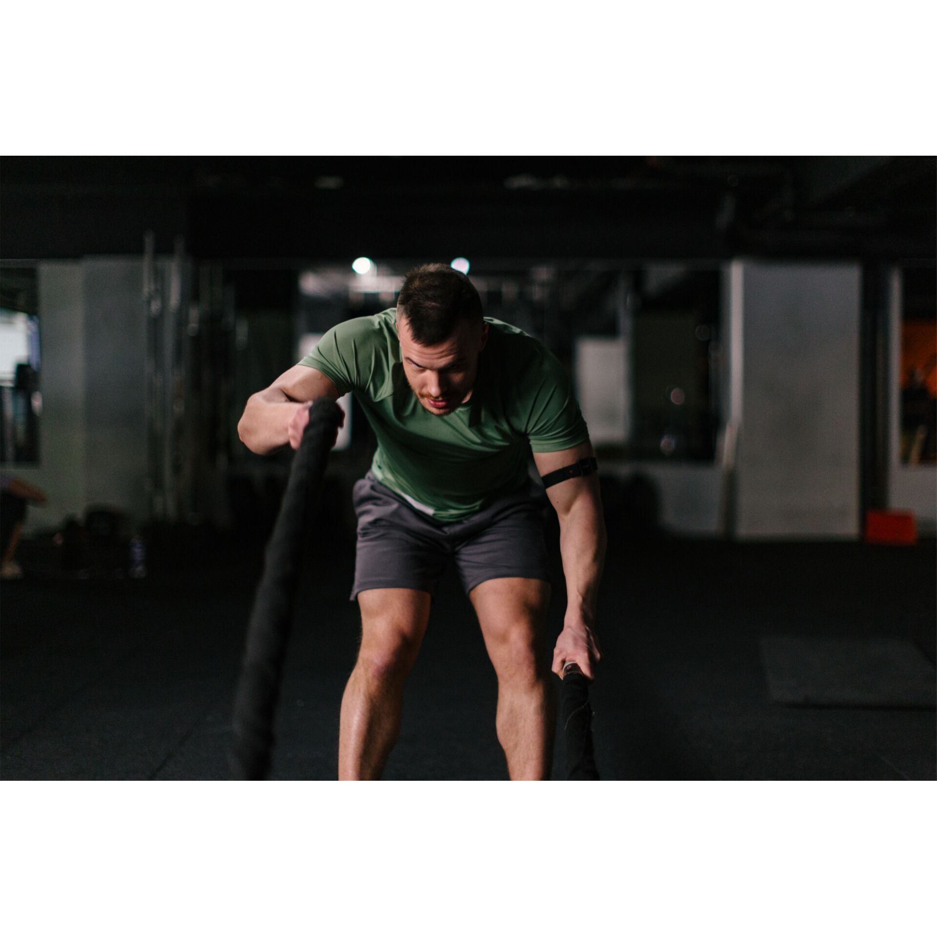 gym, training, Kampfröhrentechnik, grünes-Shirt, Shorts