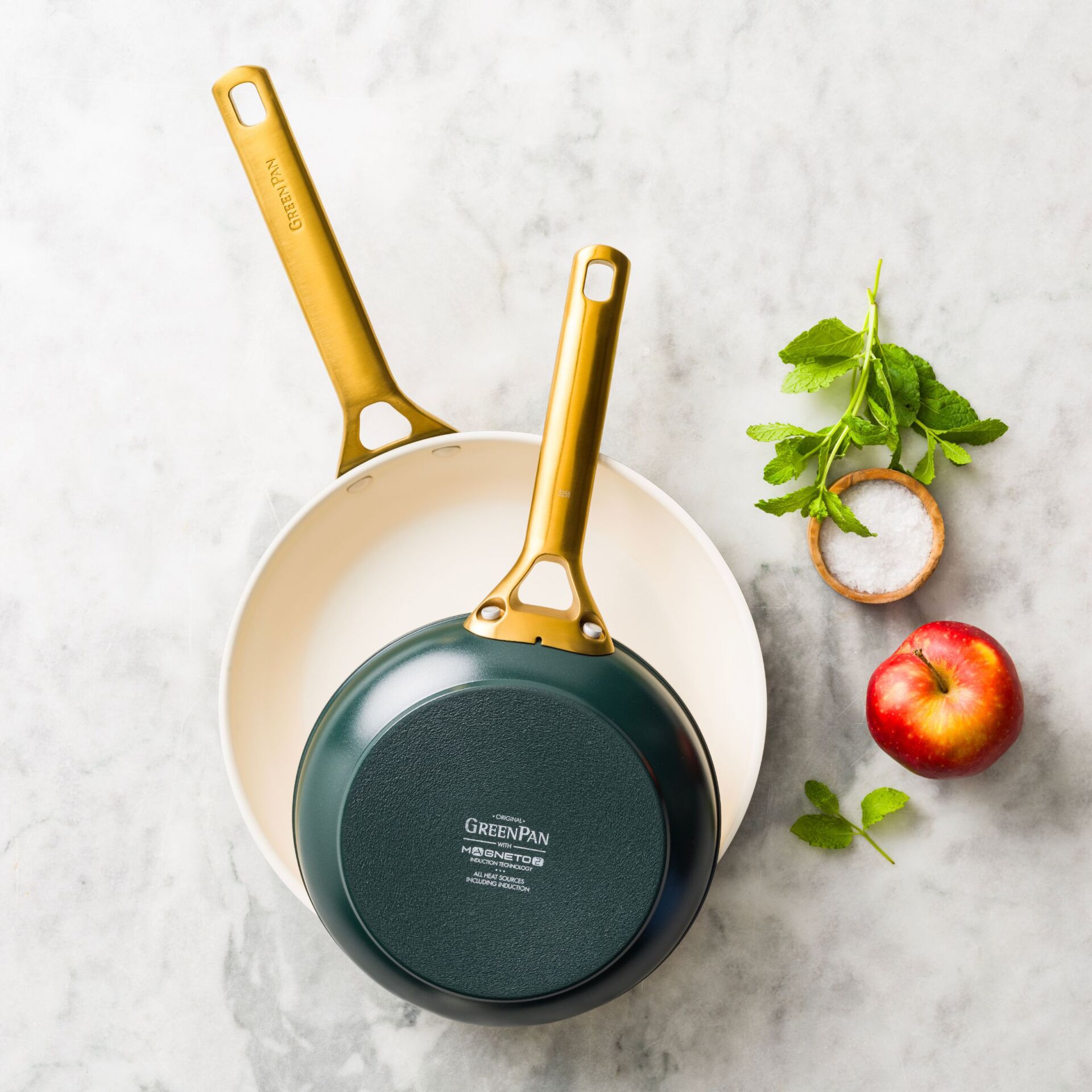 Pfannenset, Pfanne, Granitbeschichtung, Gussstahlgriffe, Gemüse grünrot