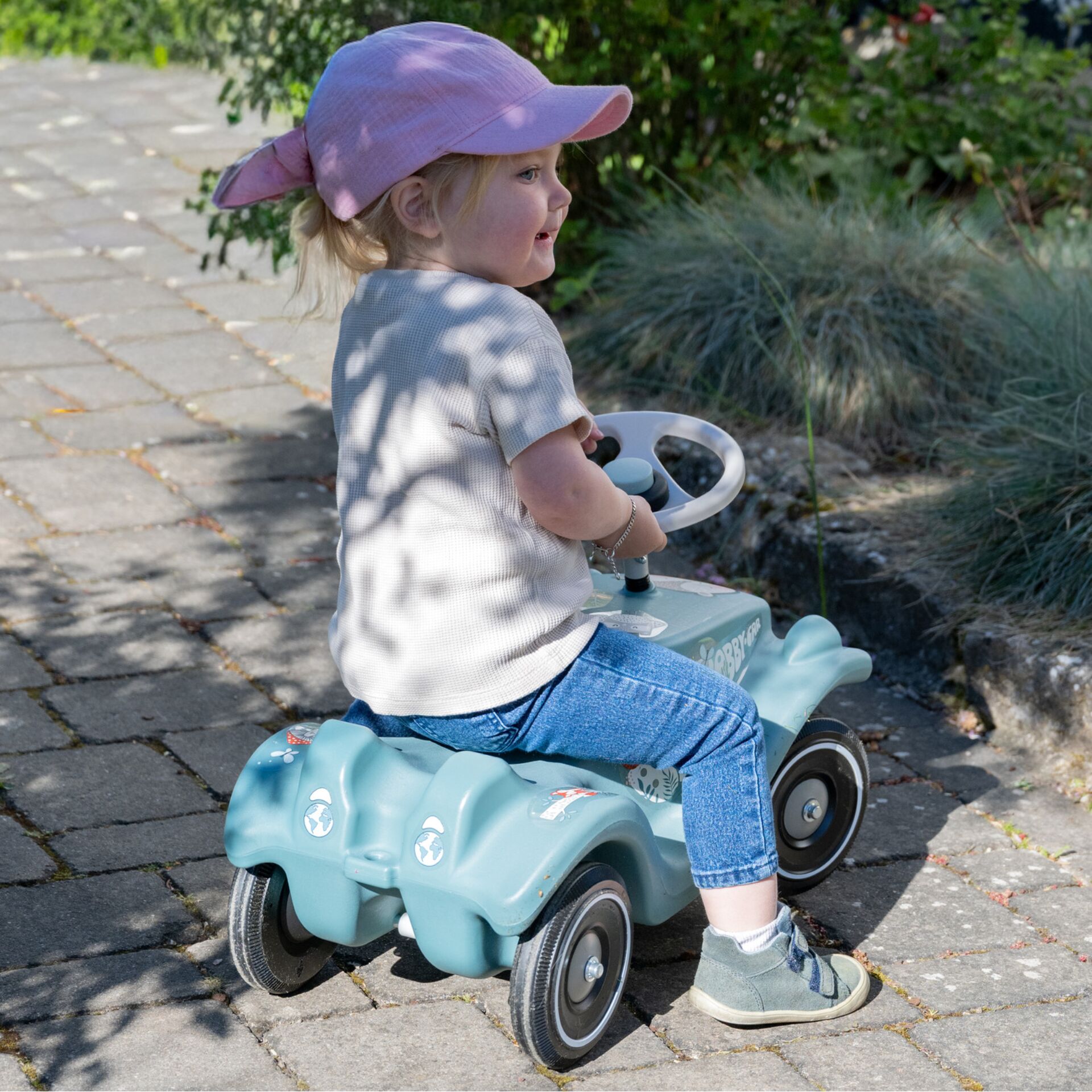 Kinderfahrzeug, Tretfahrzeug, Tier?, Lila Hut?