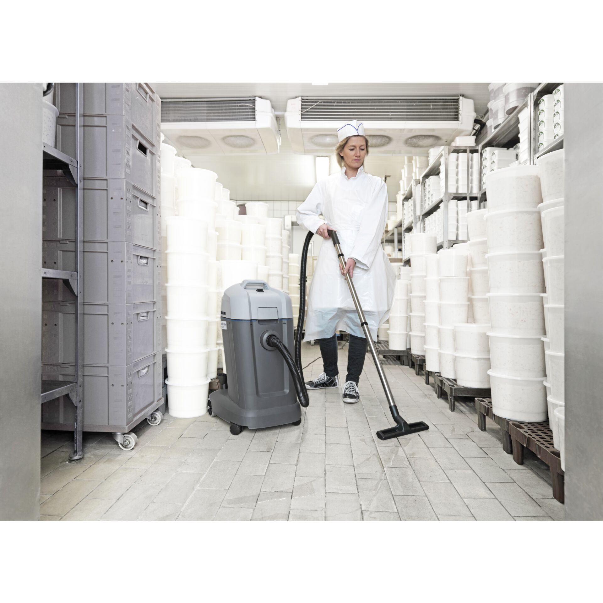 Bekleidung, Schuhwerk, Schuh, Reinigen, Person