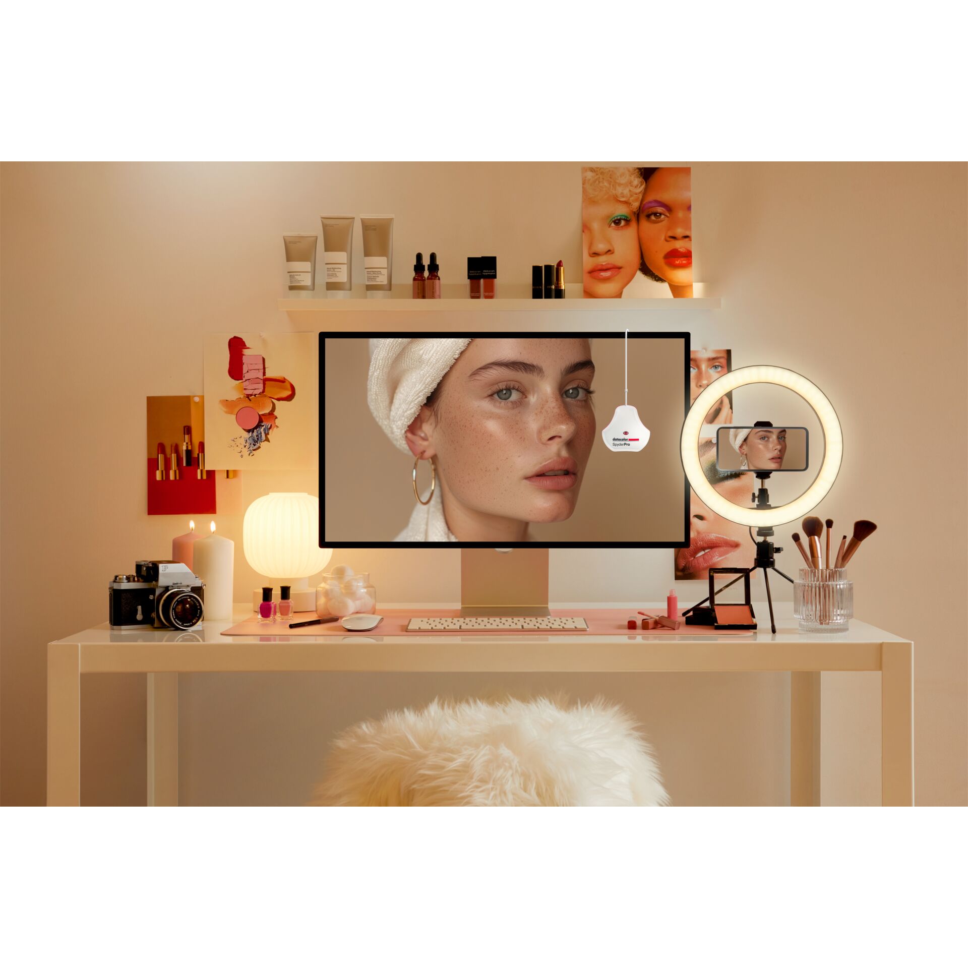 Photographie, Bildschirm, Innenarchitektur, Tabelle, Überwachen