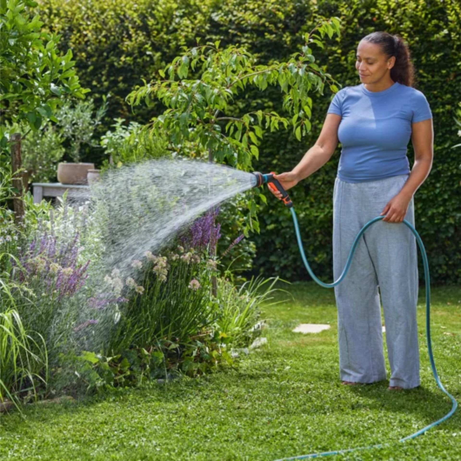 Garten, Gras, Erwachsener, Person, Frau