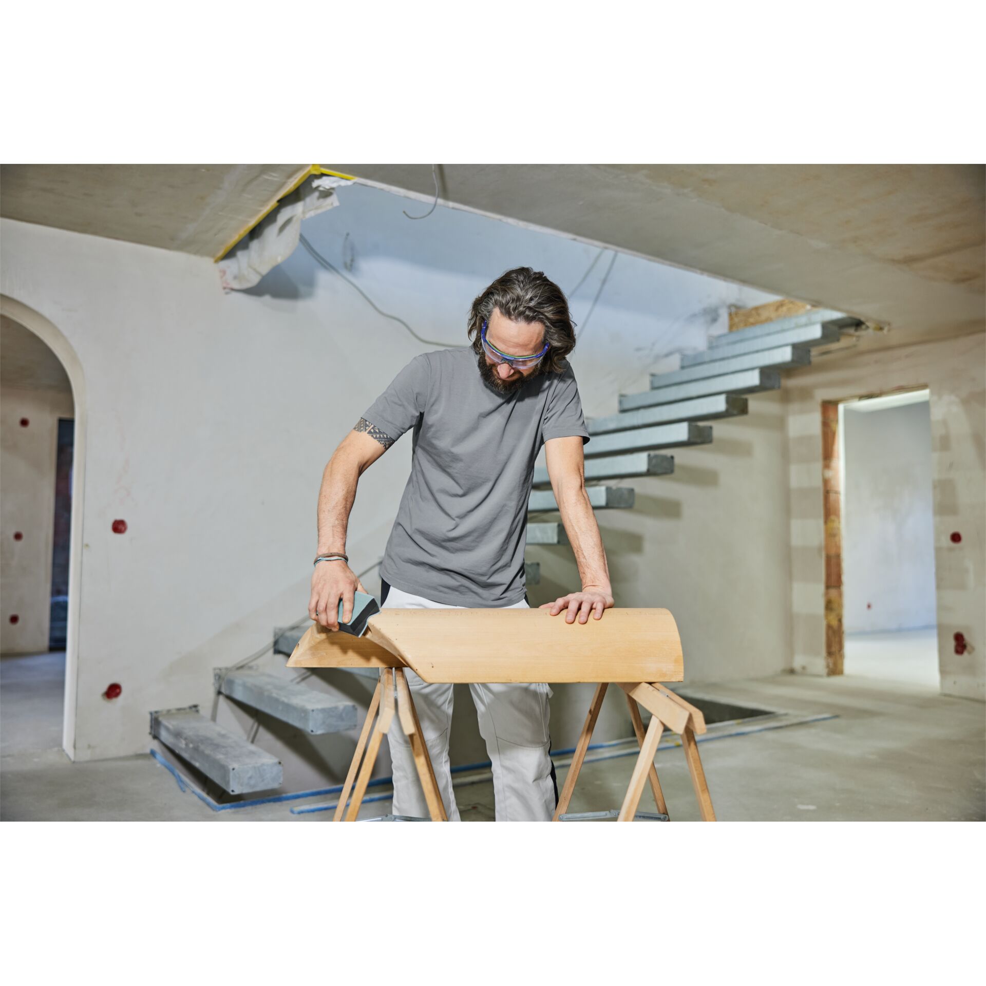 Holzbearbeitung, Arbeitsplatte, Schreiner, Schutzbrille, Baustelle