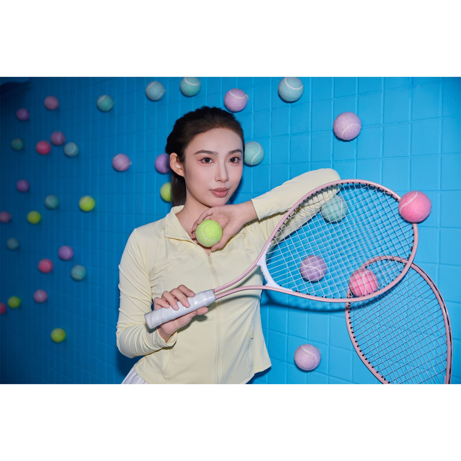 Tennis, Tennisracket, Schläger, Gelbe Jacke, Tennisbälle