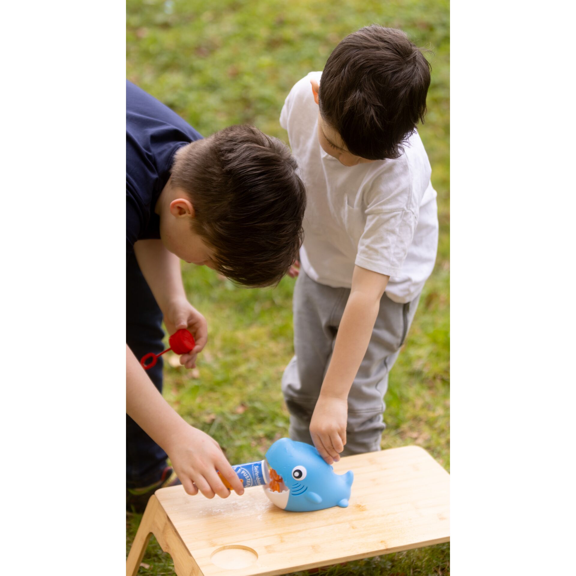 Kinder-Spielzeug, Wasserspiel, Blas- oder Spritzspiel, Blaues Tier, Flasche/Schlauchspiel