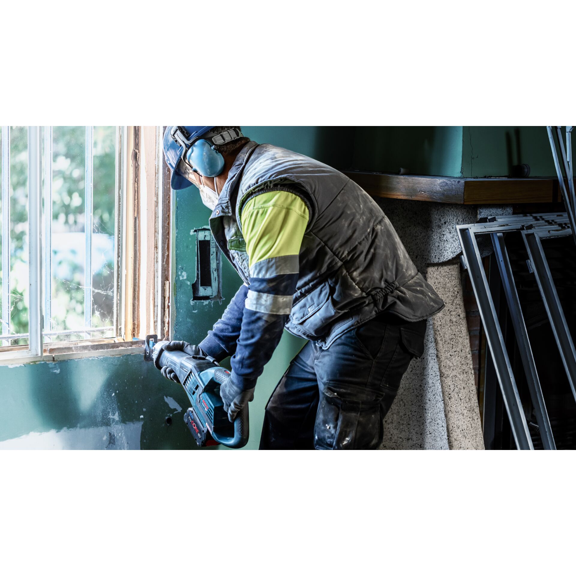 Person, Arbeiter, Elektrische Bohrmaschine, Werkzeug, Innenarchitektur, Person, Arbeiter, Elektrische Bohrmaschine, Werkzeug, Innenarchitektur