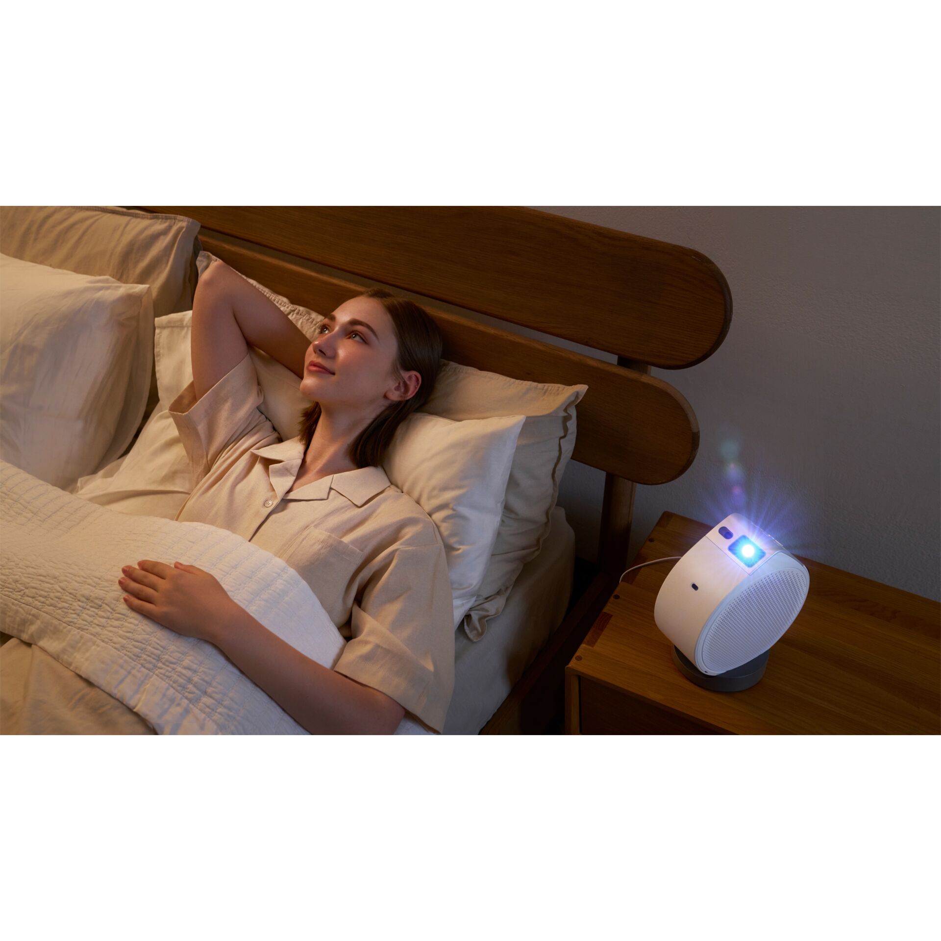 Lampe, Kissen, Dekoration für Zuhause, Person, Bett