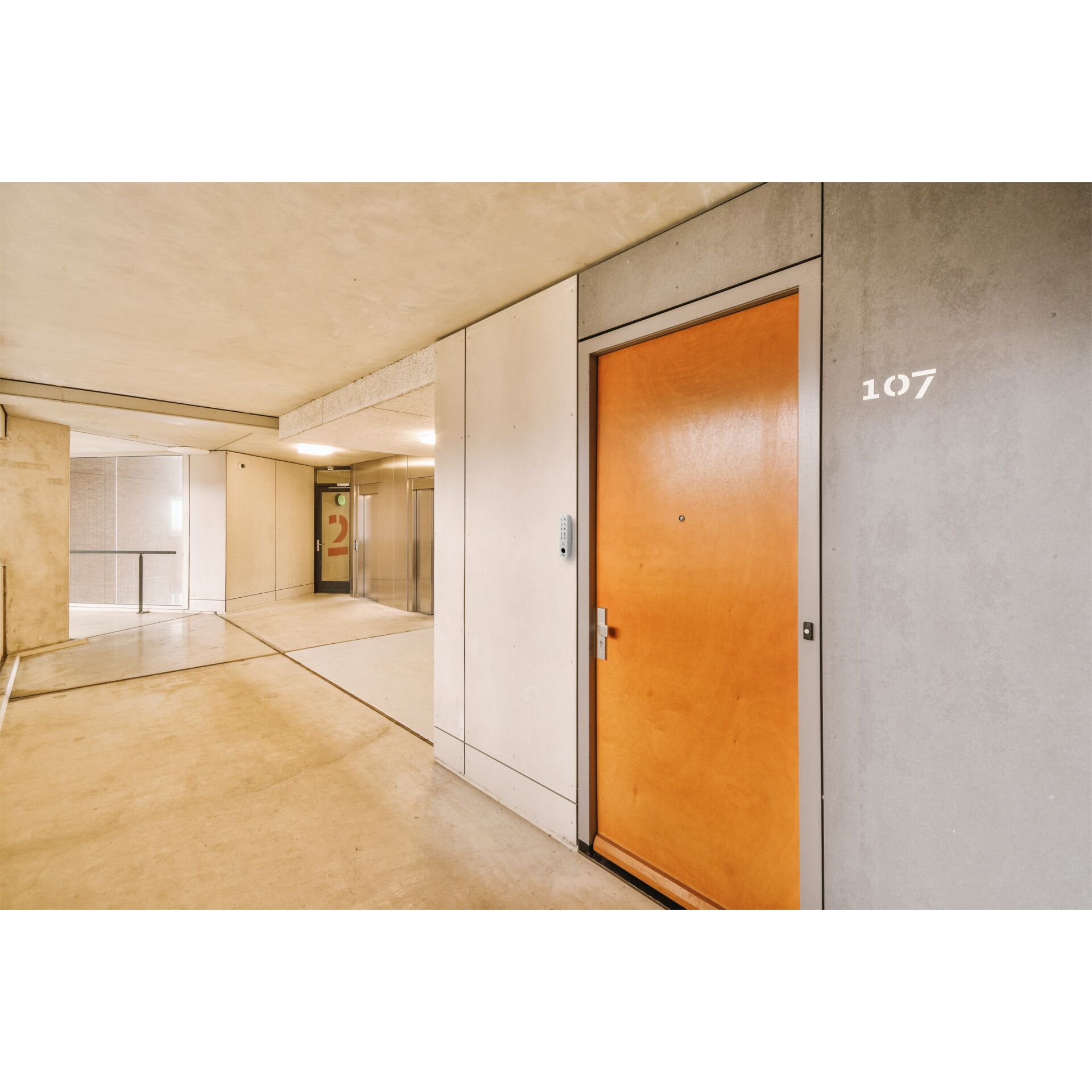 Drinnen, Innenarchitektur, Tür, Fußboden, Bodenbeläge