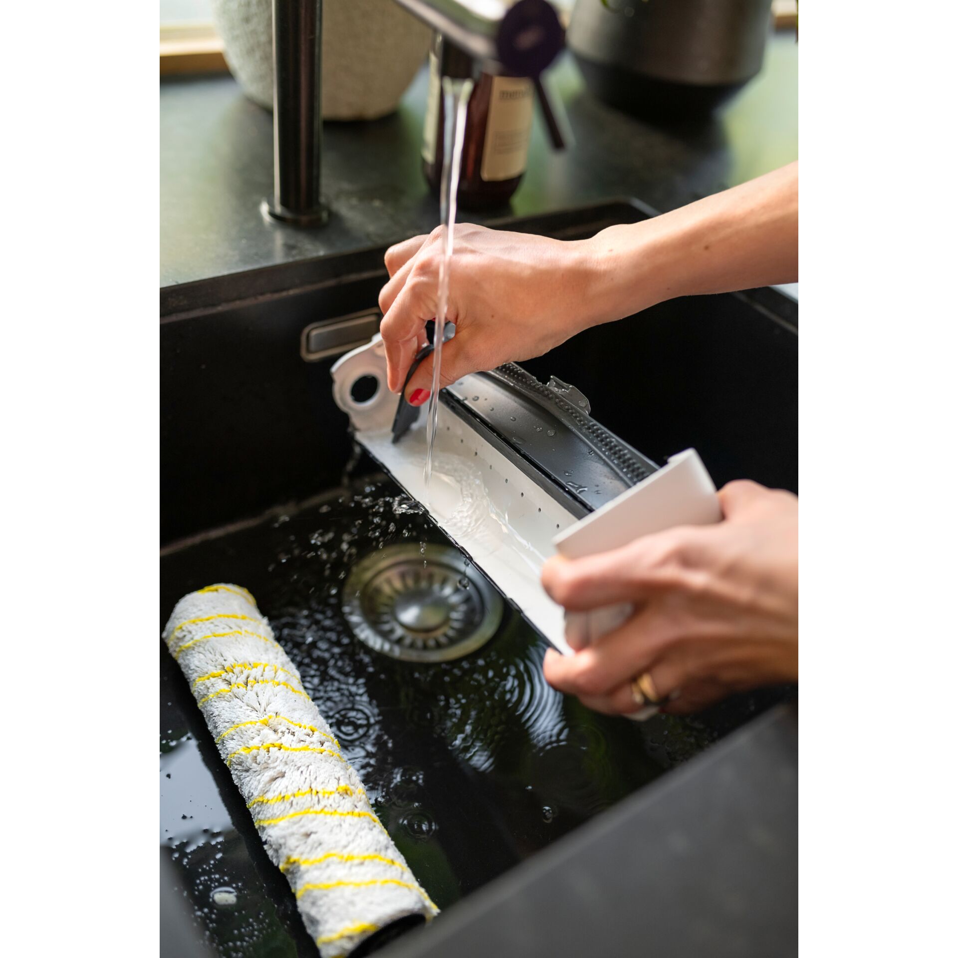 Küchenspülbecken, Spülmesser, Spülaufsatz, Silikonhandgriff, Waschaufsatz, Spülbürste, Spülsystem, Küchenutensil, Spülaufsatz, Spülvorgang