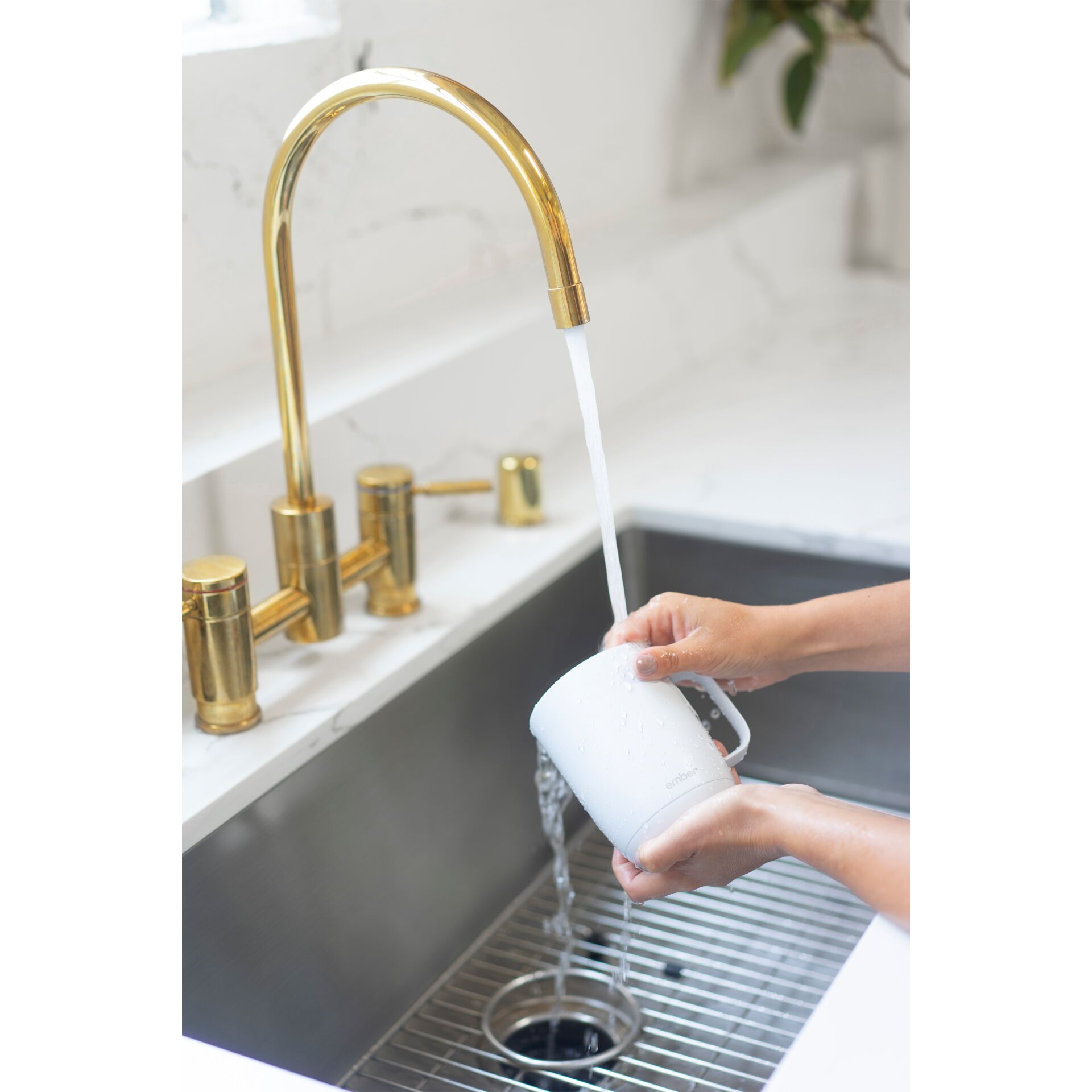 Sinken, Waschbeckenhahn, Person