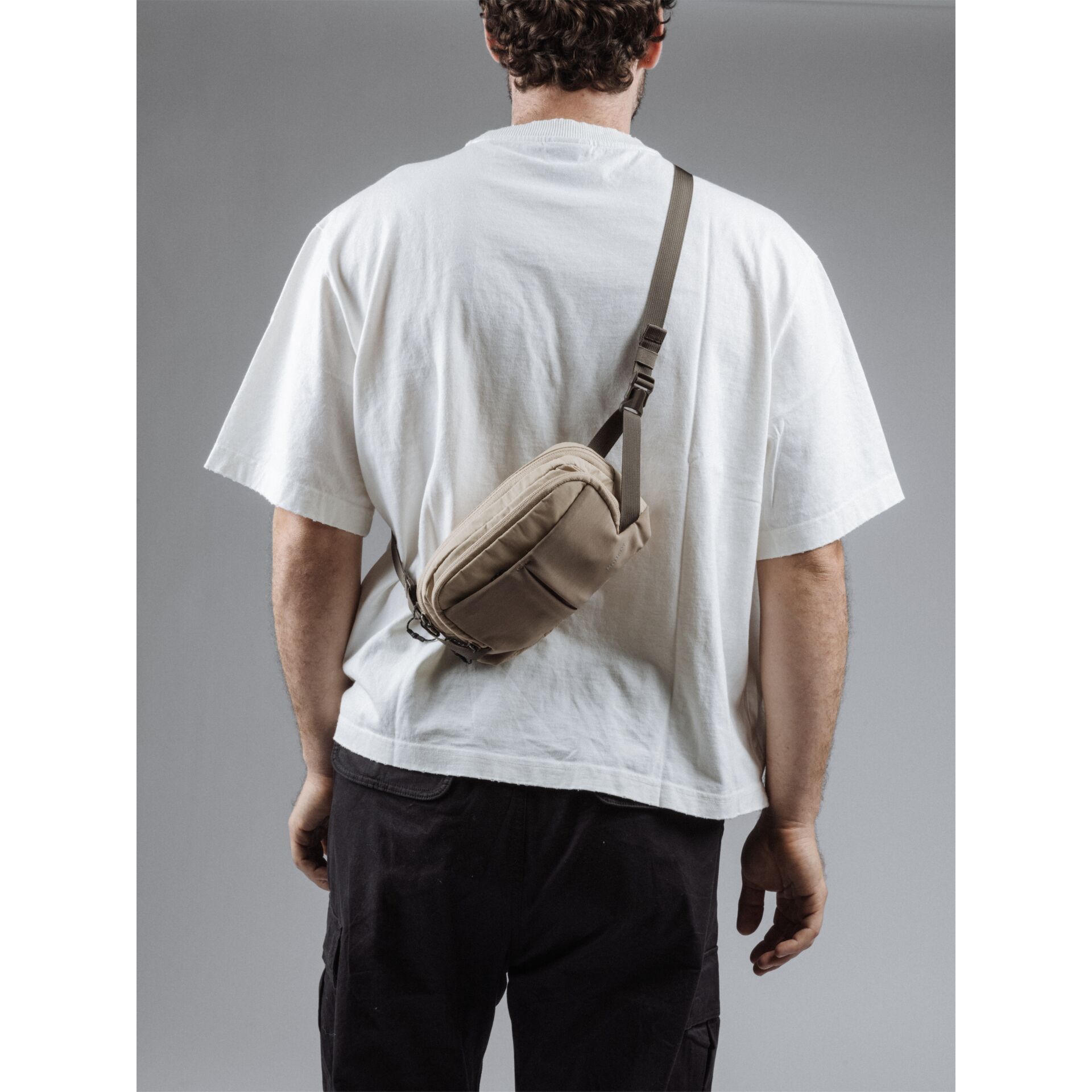 bag, crossbody, Ta...】【Oops, sorry, I should provide proper German tags without ellipsis. Let's craft correct.