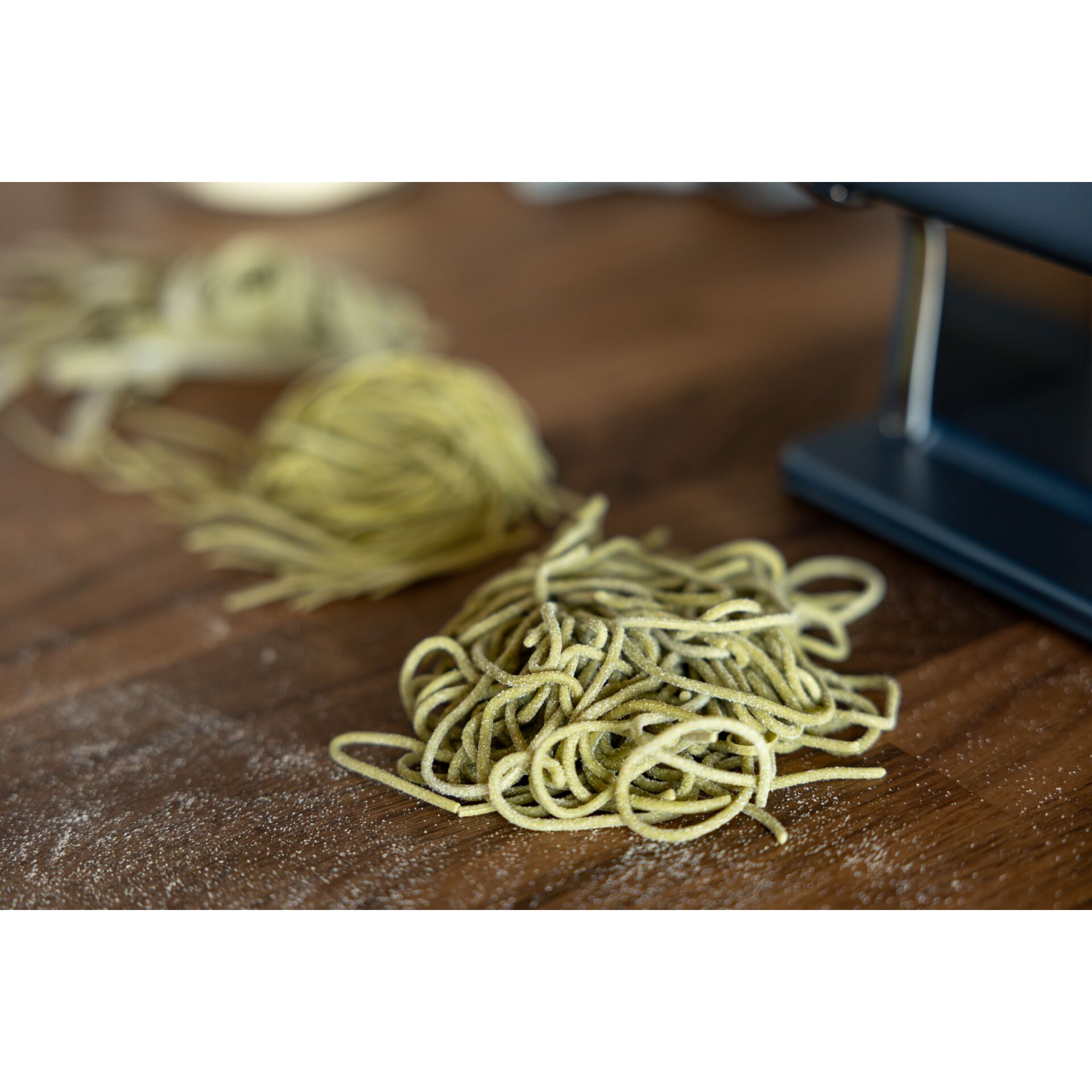 Nudeln, Spaghetti, Teigwaren, Grüne Nudeln, Nudelrolle