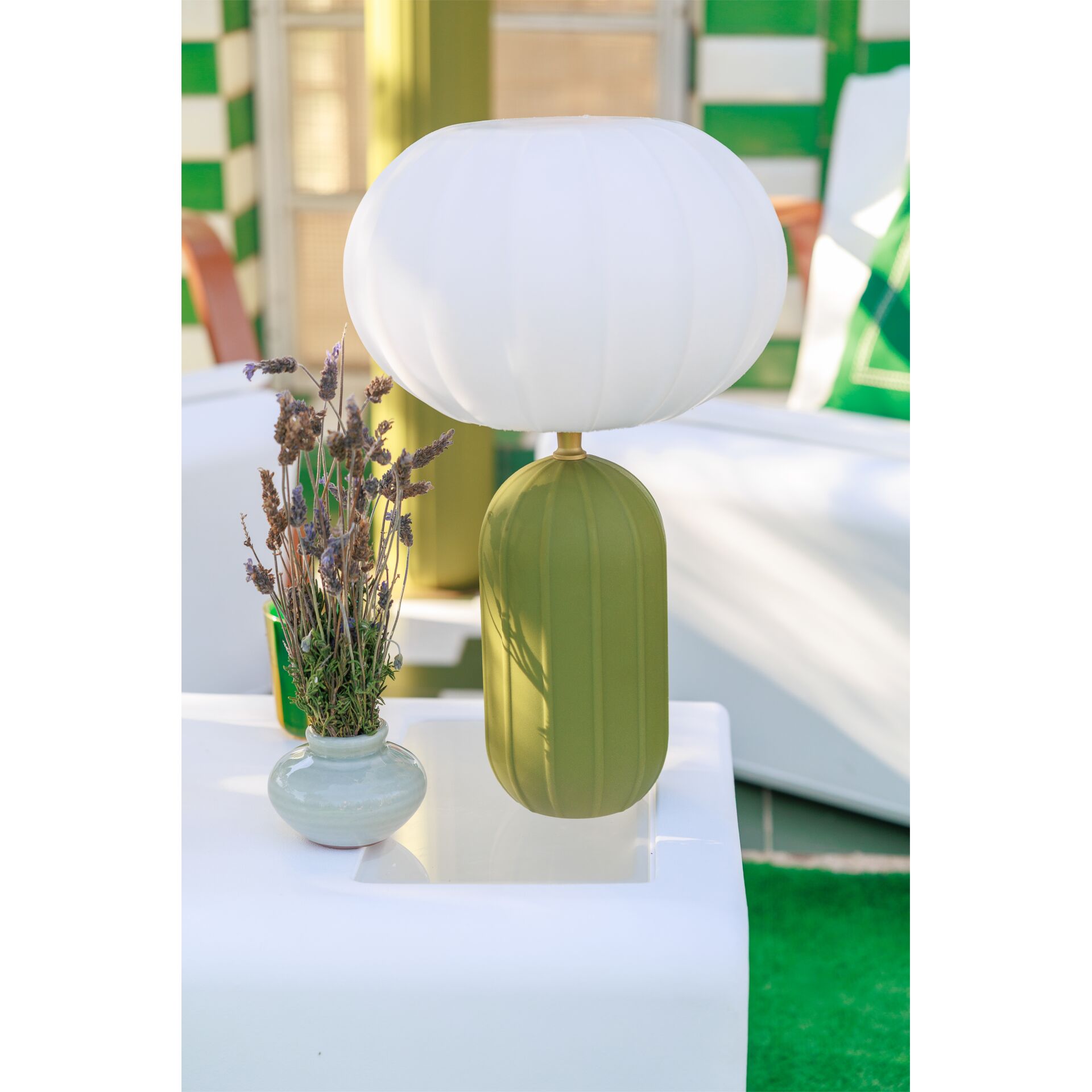 lampe, Tischlampe, grüne vase, weißer lampenschirm, deko