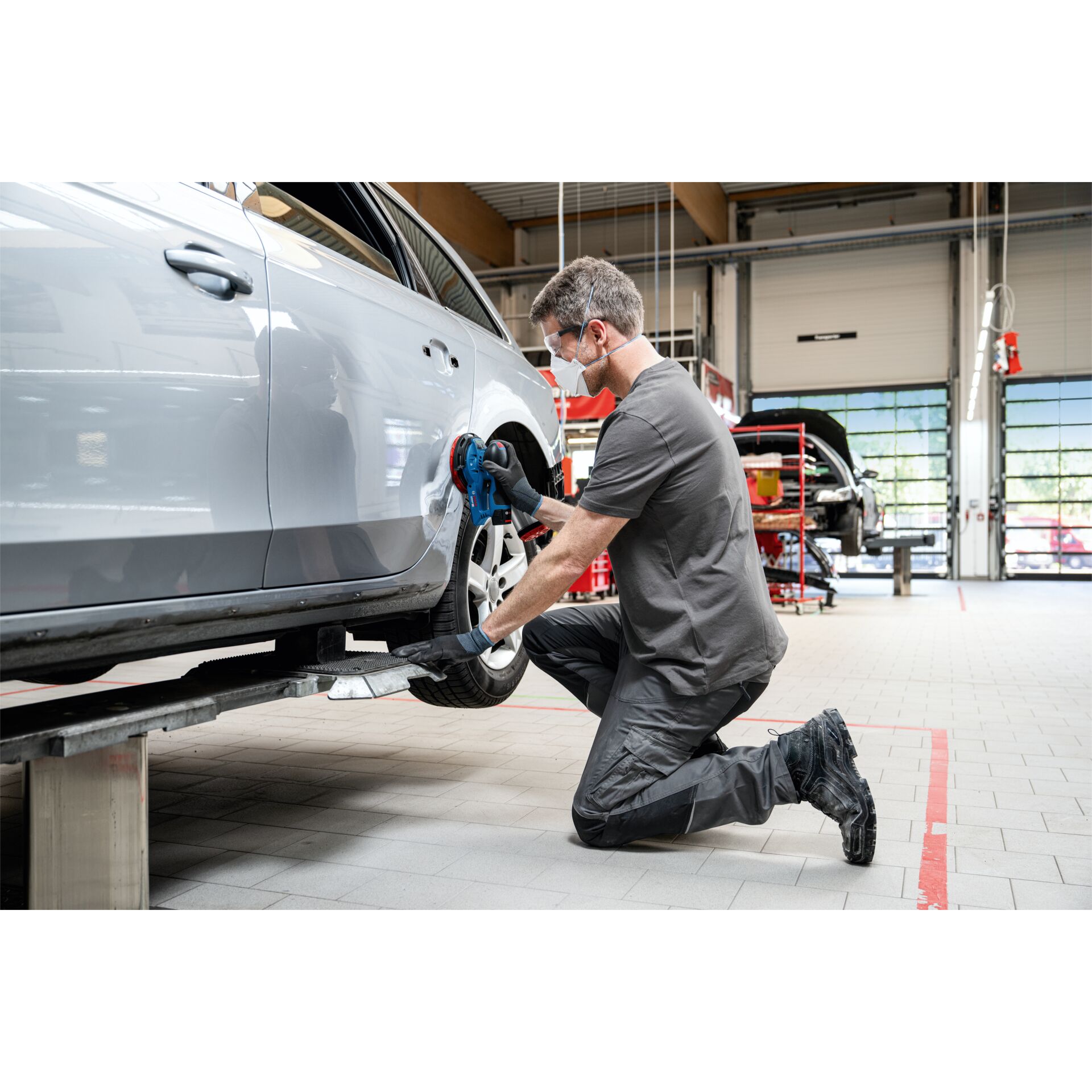 Kfz-Reparatur, Autoreifenwechsel, Werkstatt, Autowerkstatt, Autopflege