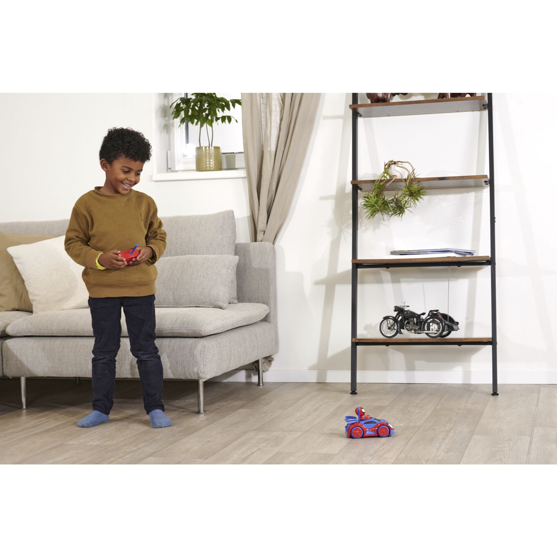 Ablage, Innenarchitektur, Schuh, Mobiliar, Person