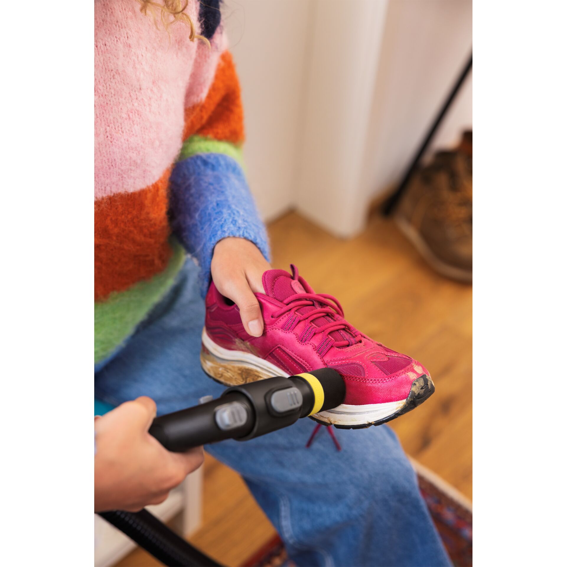 Schuhwerk, Schuh, Sneaker, Innenarchitektur, Person