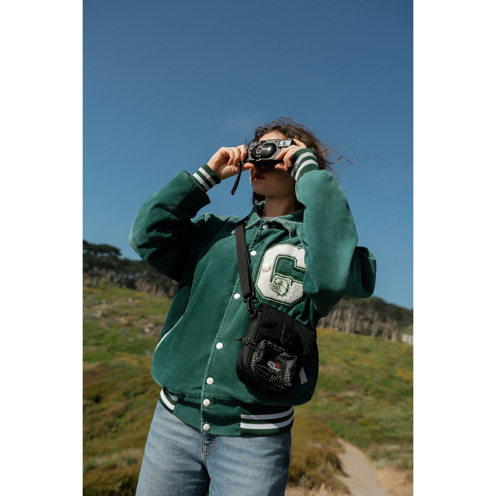 Varisty-Jacke, Grün, Material: Wolle/Canvas, Brusttasche, Kamera-Trage Tasche