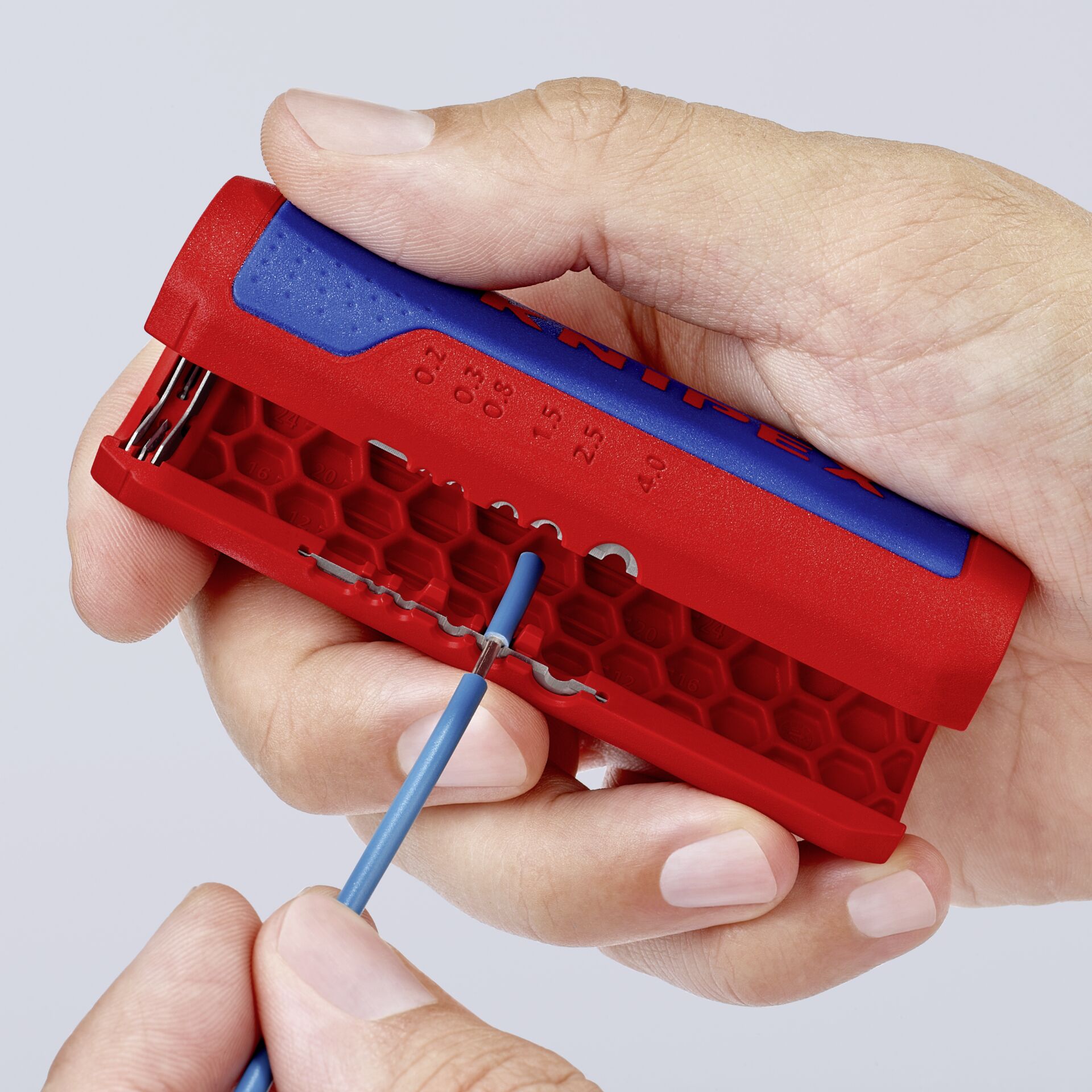 Gerät, Schraubenzieher, Werkzeug, Finger, Person