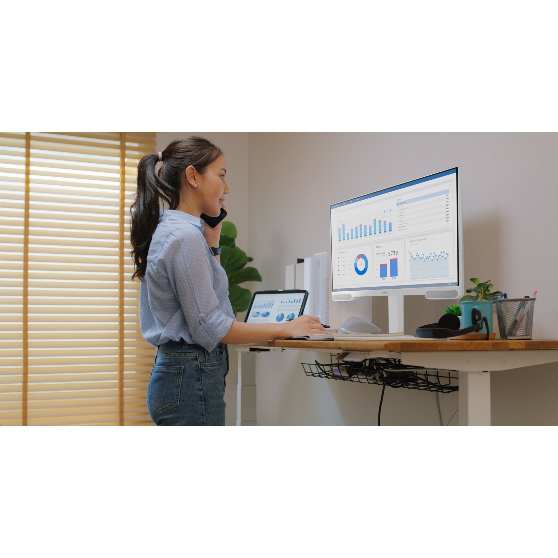 Schreibtisch, Mobiliar, Tabelle, Person, Überwachen