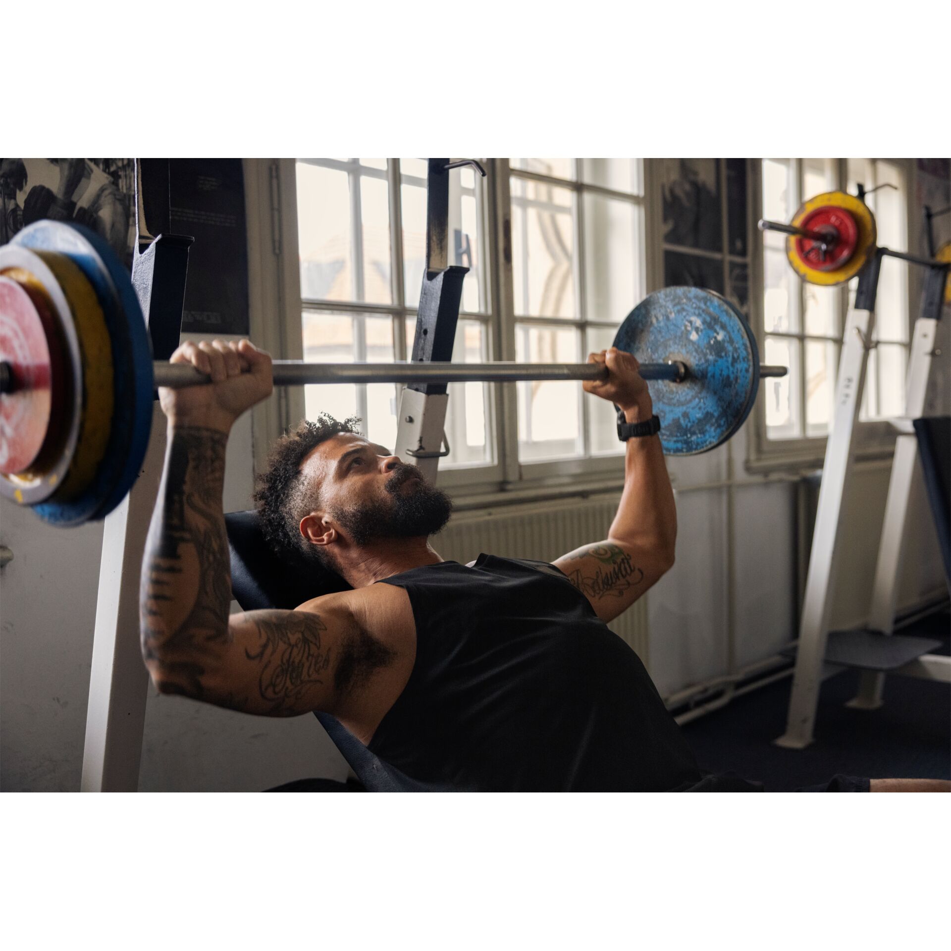 Erwachsener, Männlich, Mann, Person, Gewichte im Fitnessstudio