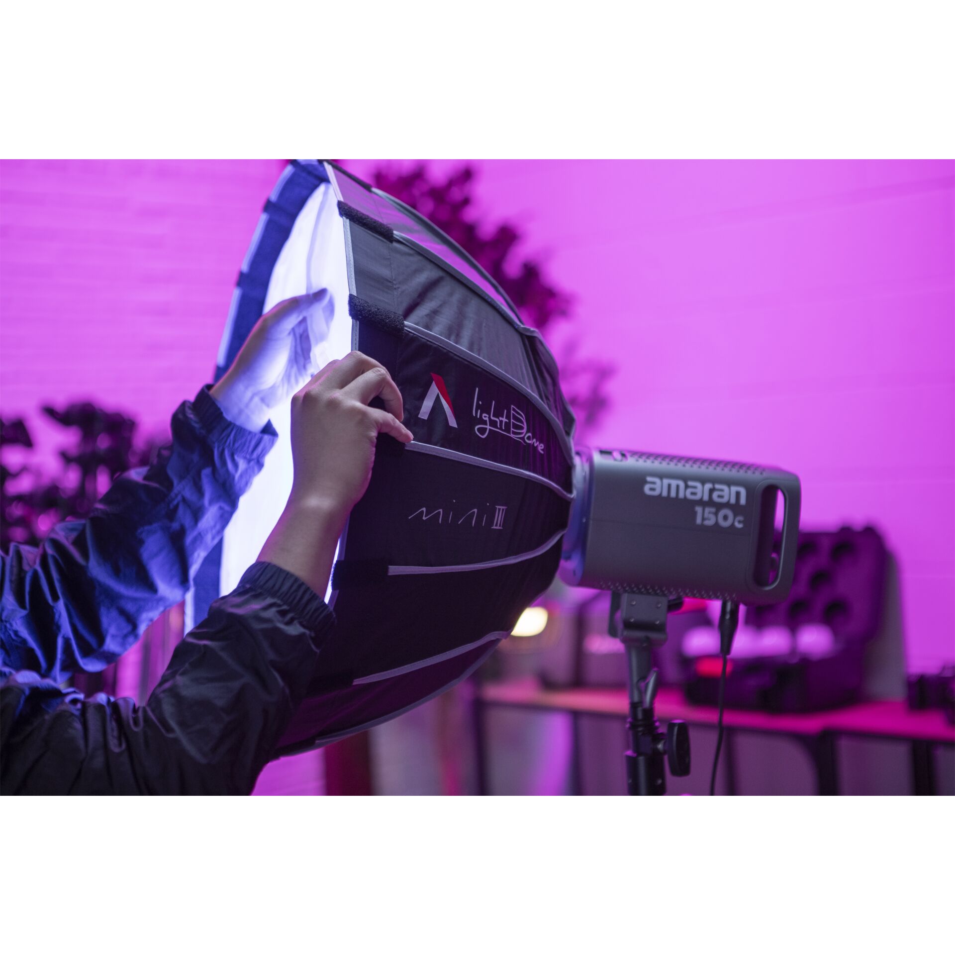 Person, Kleidung, Handschuh, Drinnen, Innenarchitektur