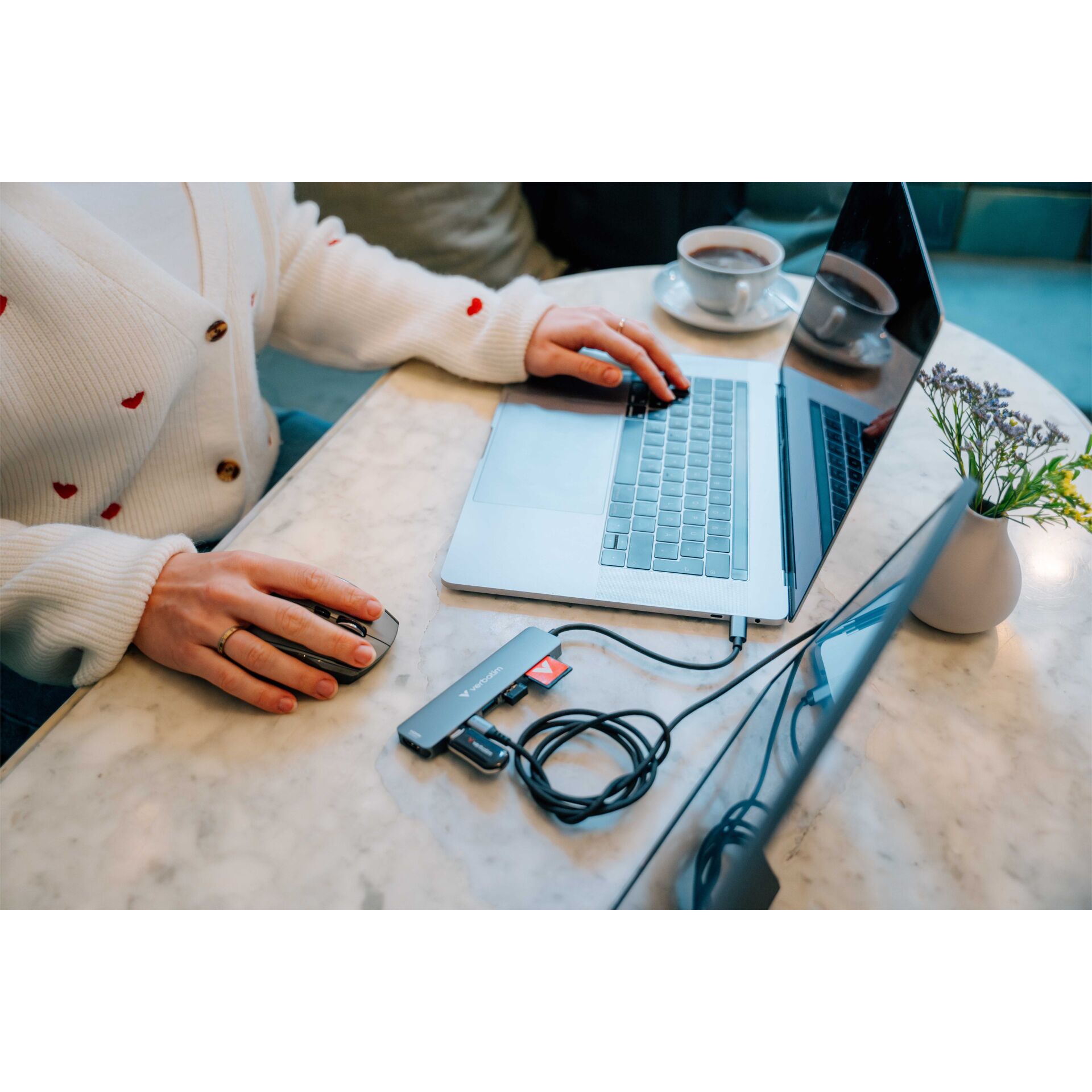 Tabelle, Laptop, PC, Computer-Tastatur, Kaffeetasse