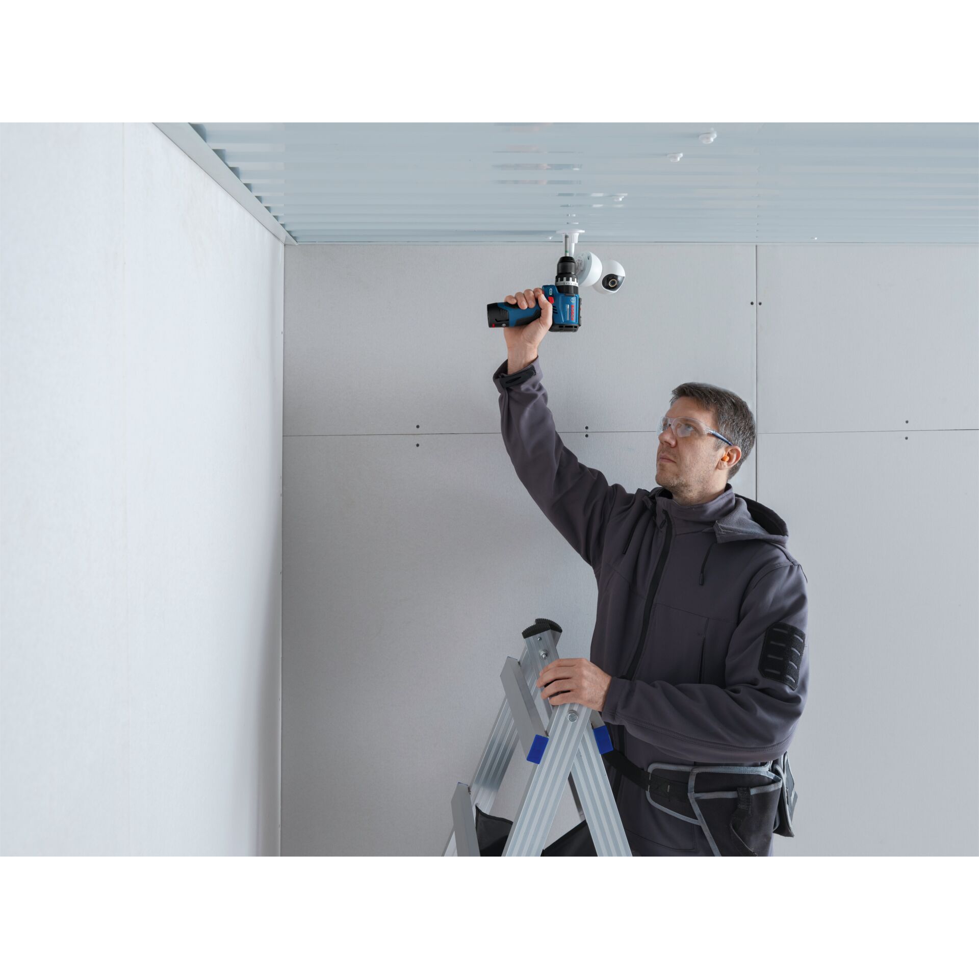 Akku-Bohrmaschine, Bohrmaschine, Leiter, Werkzeug, Handwerker