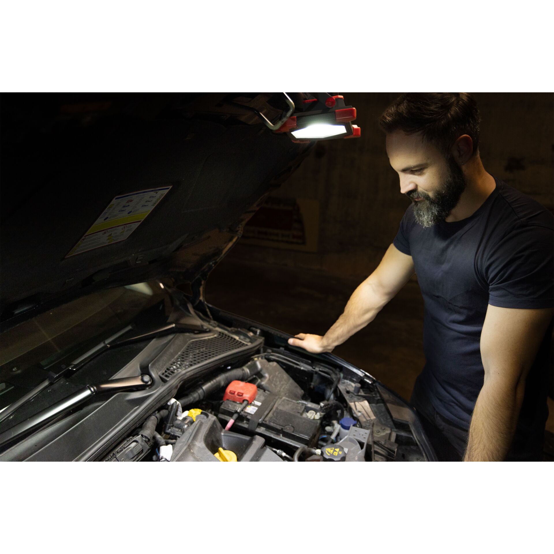 Erwachsener, Männlich, Mann, Person, Motor des Autos