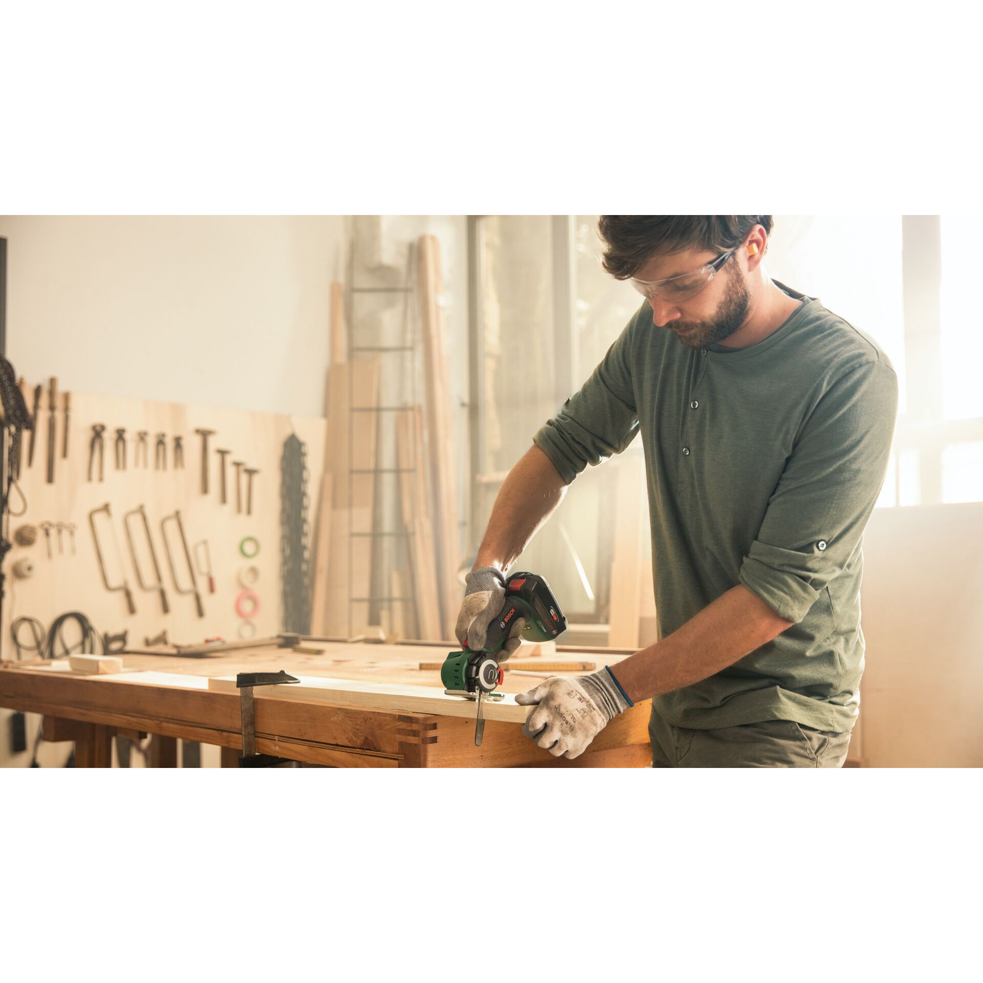 Elektrische Bohrmaschine, Werkzeug, Person, Holzbearbeitung, Handschuh